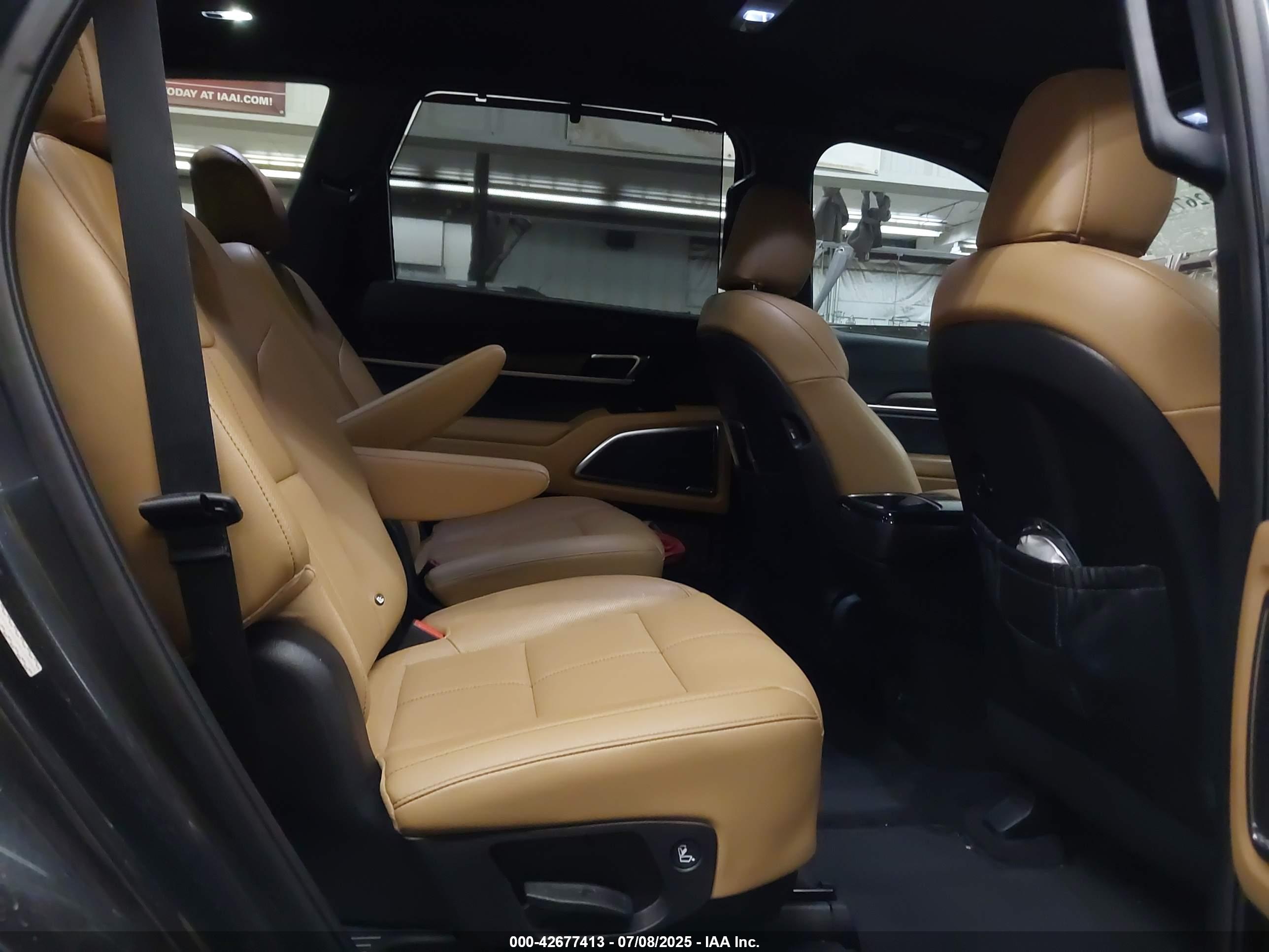 KIA TELLURIDE image 8