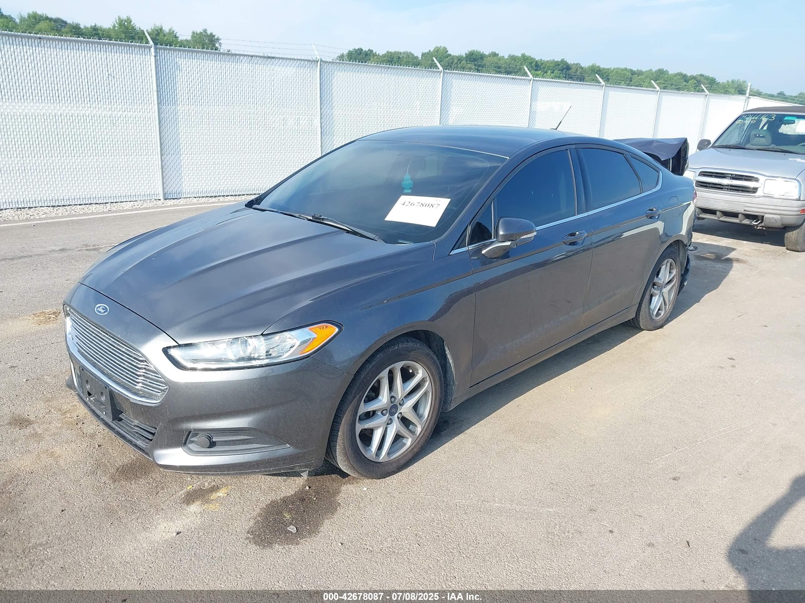 FORD FUSION image 2