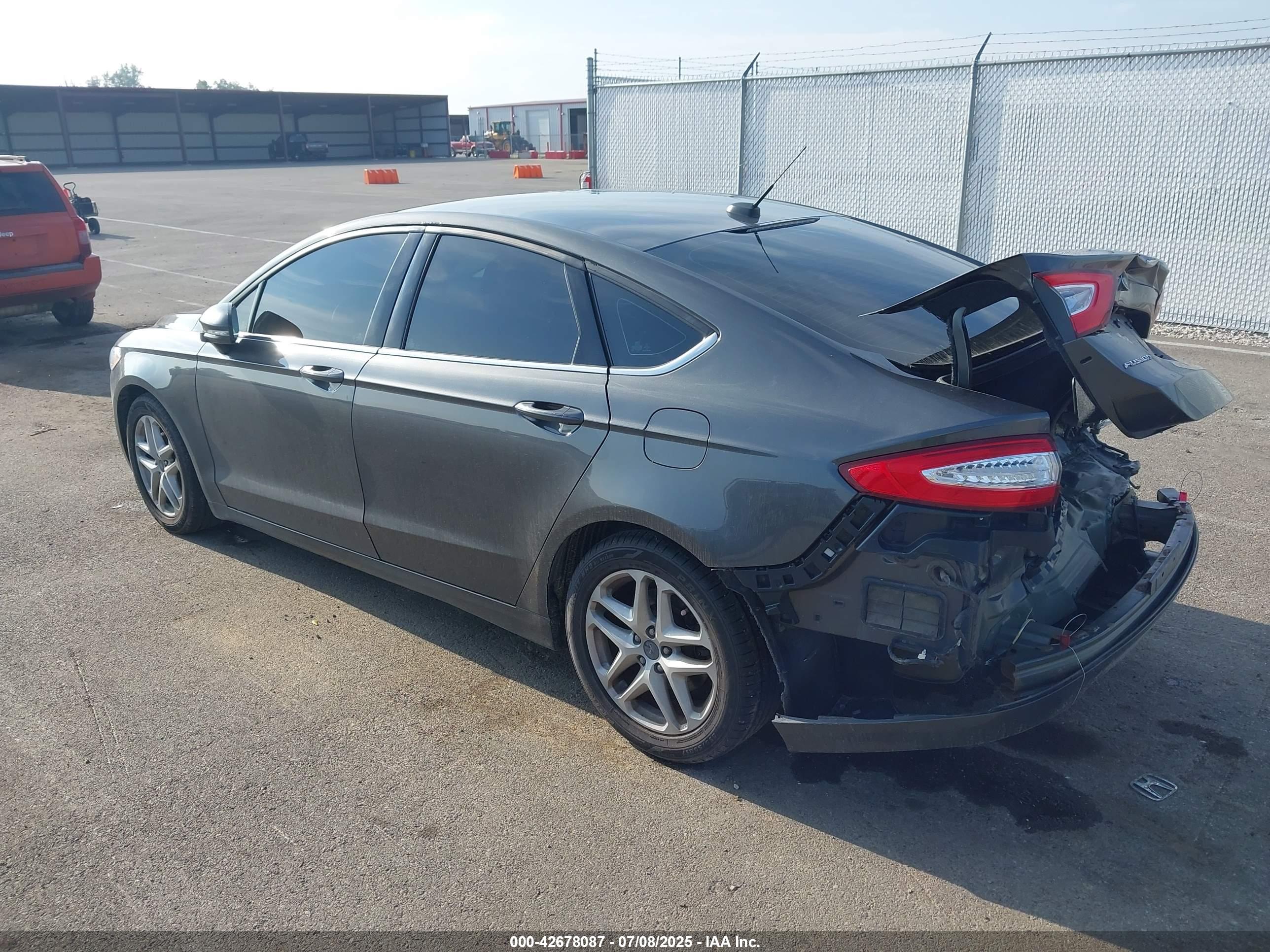 FORD FUSION image 3