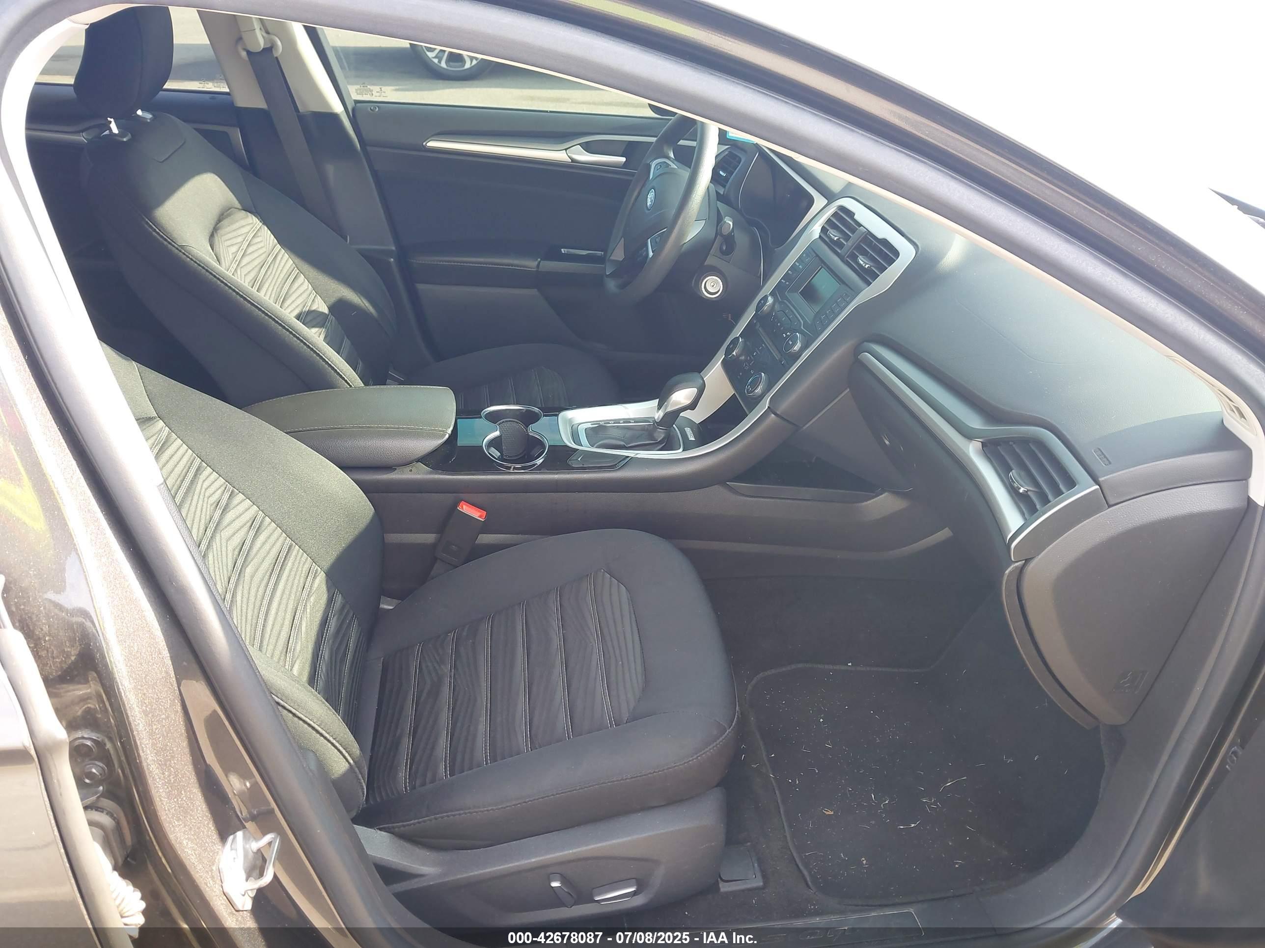FORD FUSION image 5