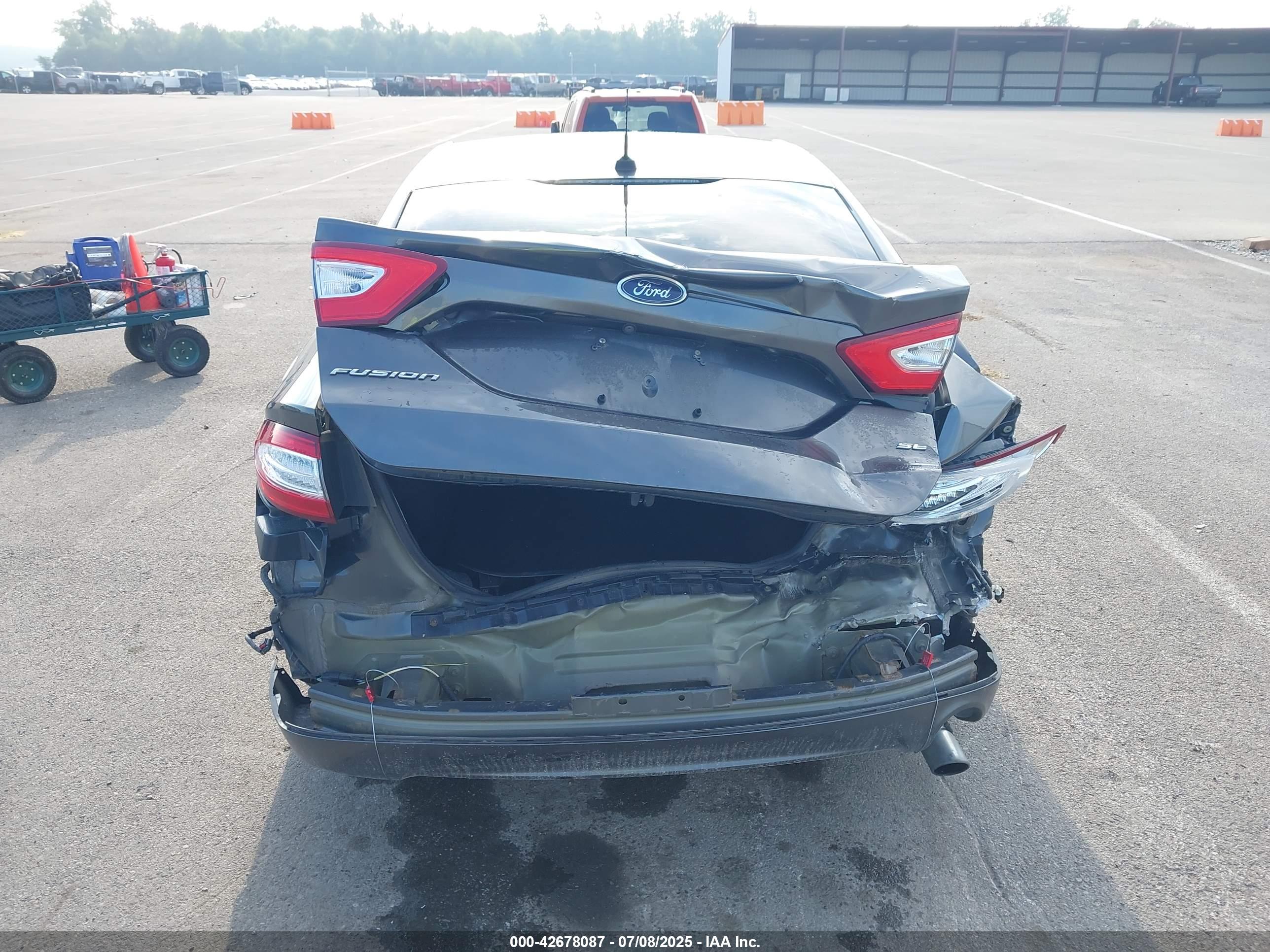 FORD FUSION image 6