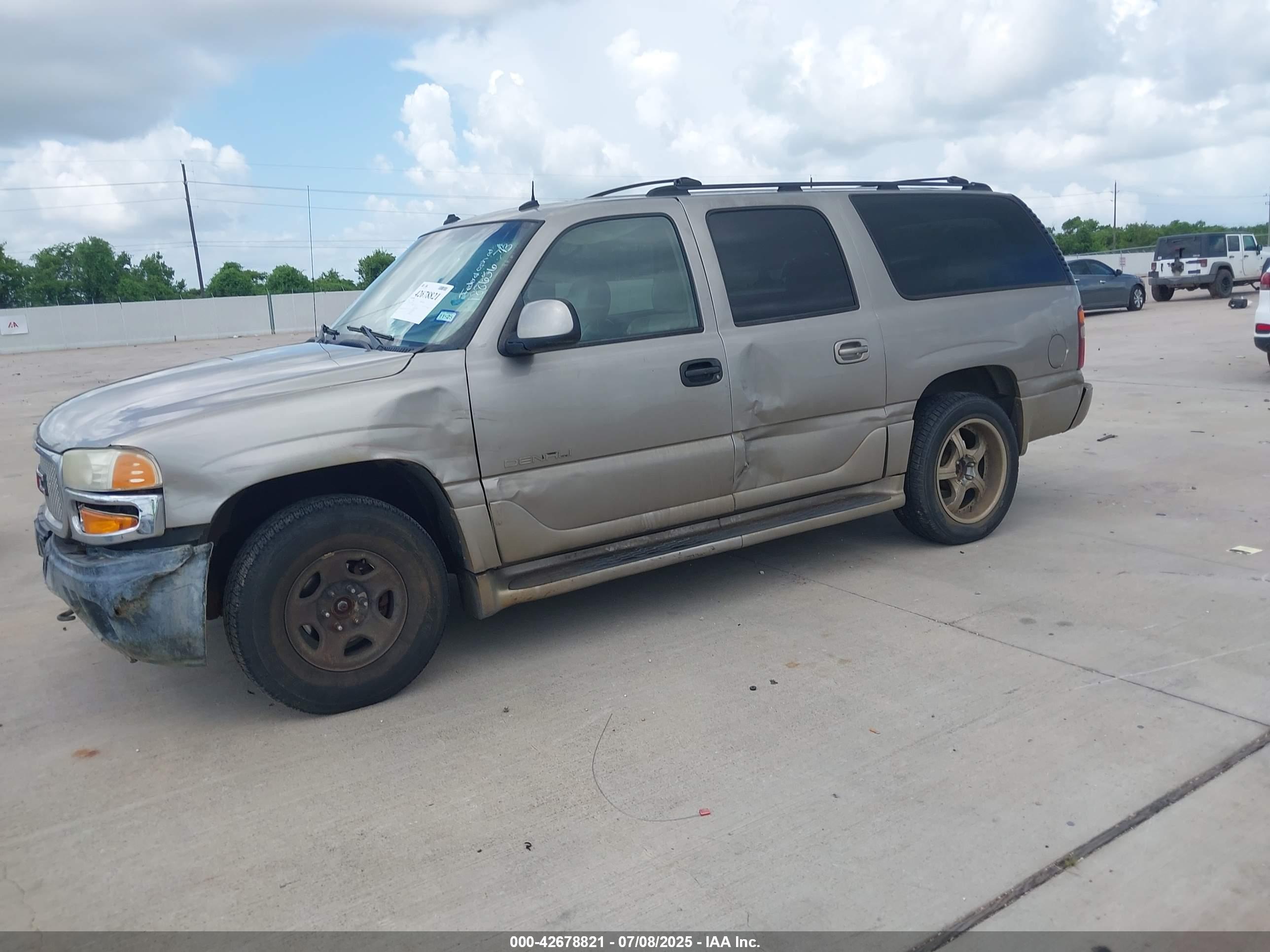 GMC YUKON image 2
