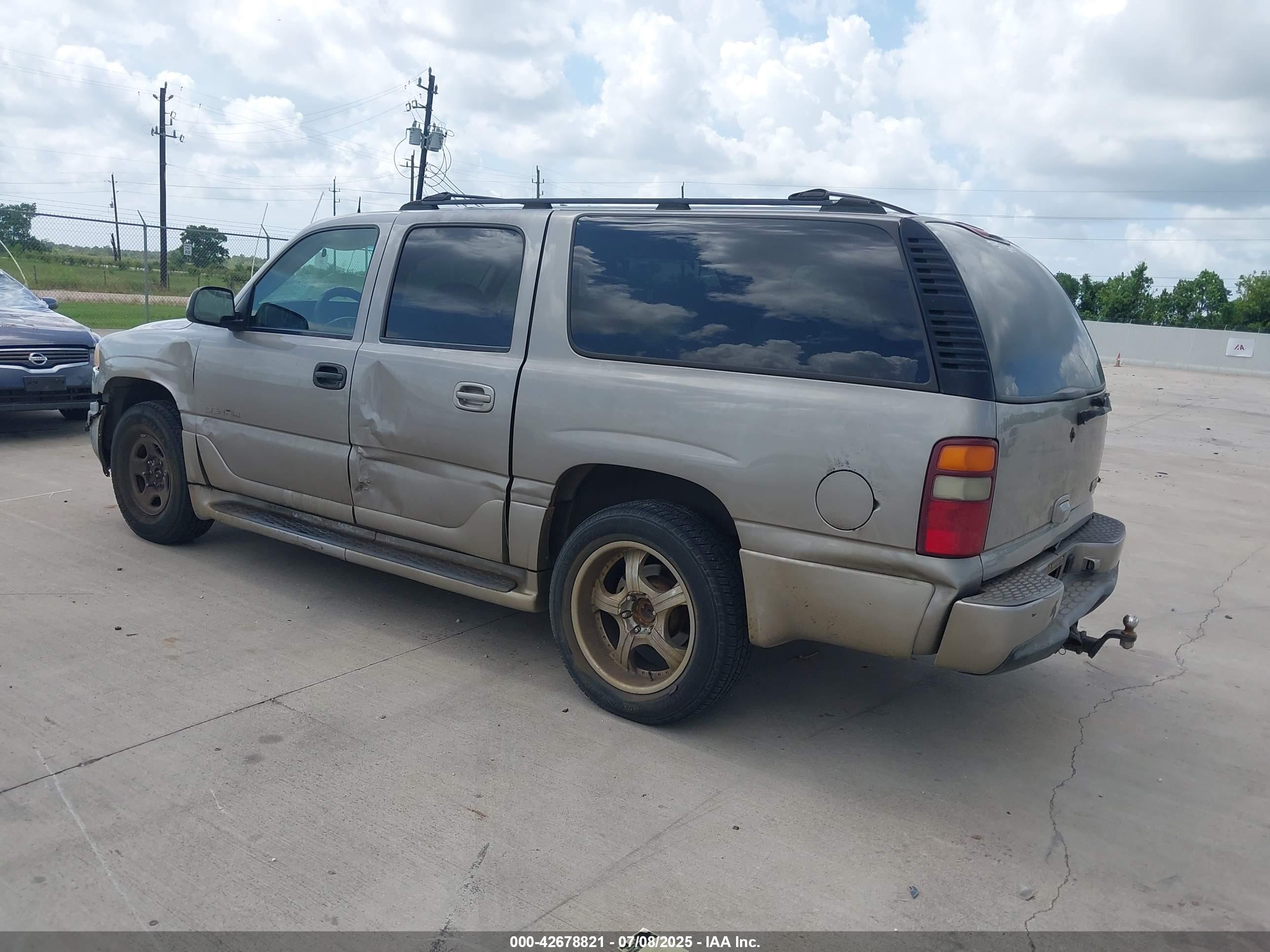 GMC YUKON image 3