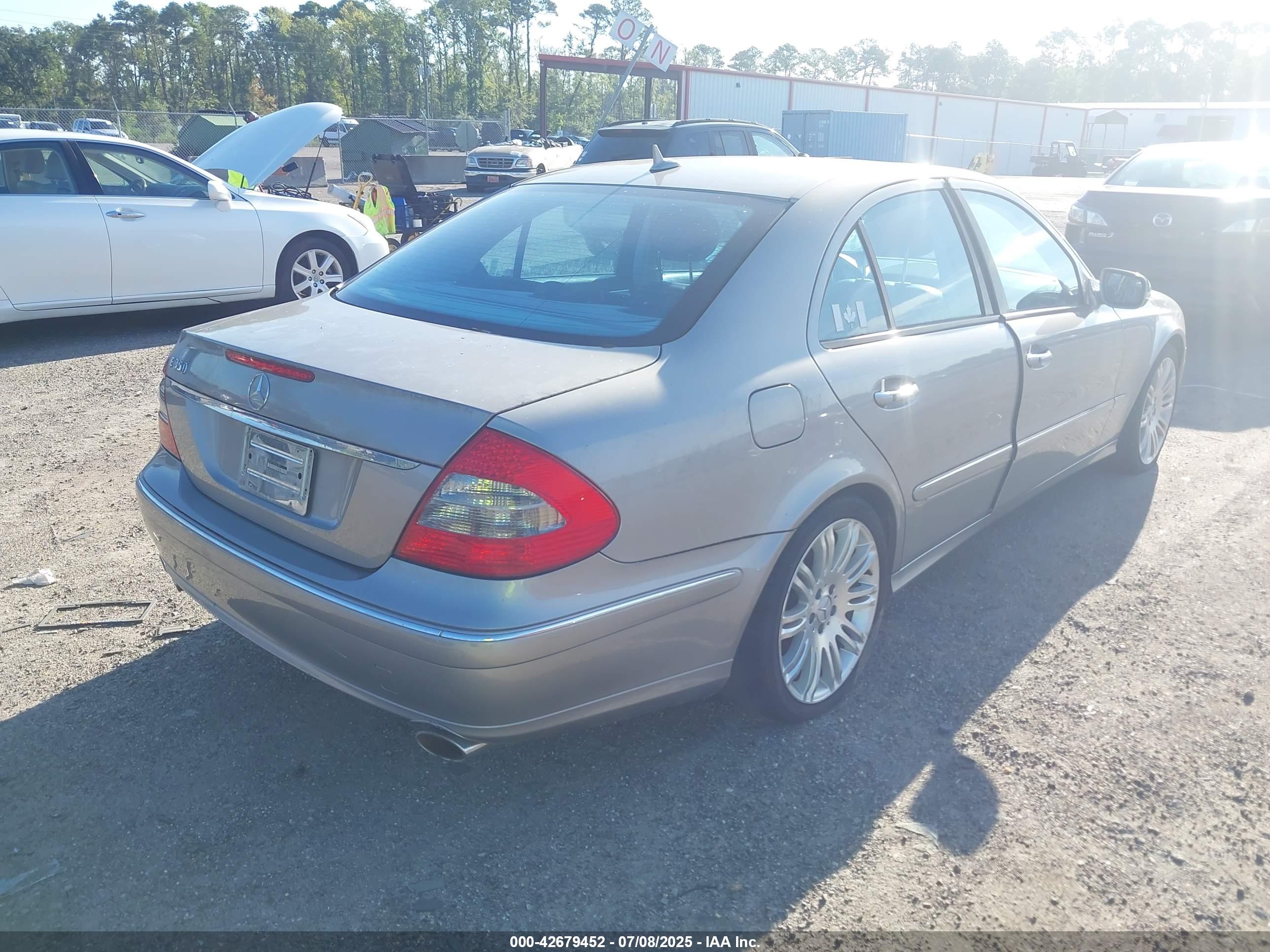 MERCEDES-BENZ E image 4