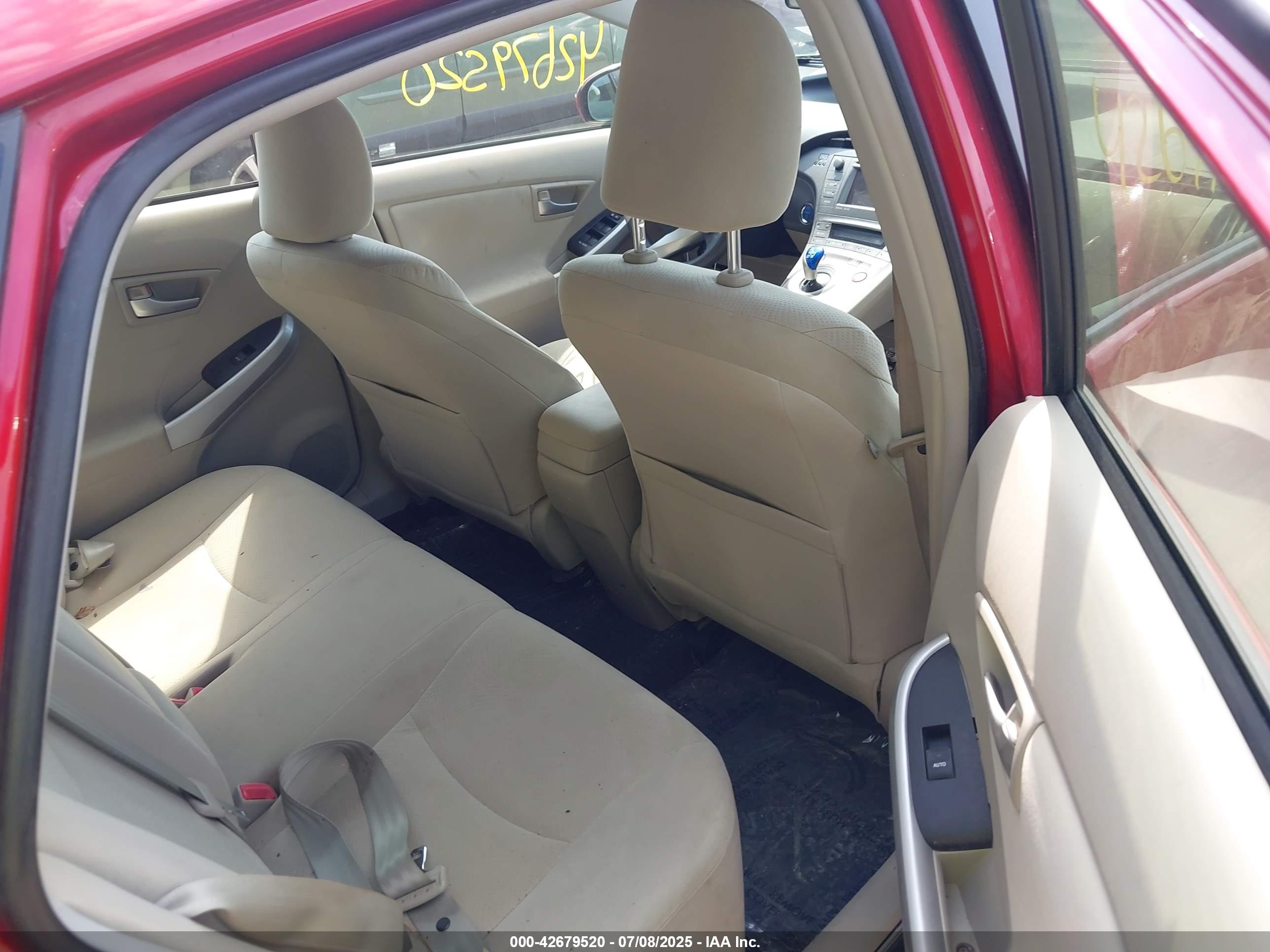 TOYOTA PRIUS image 8