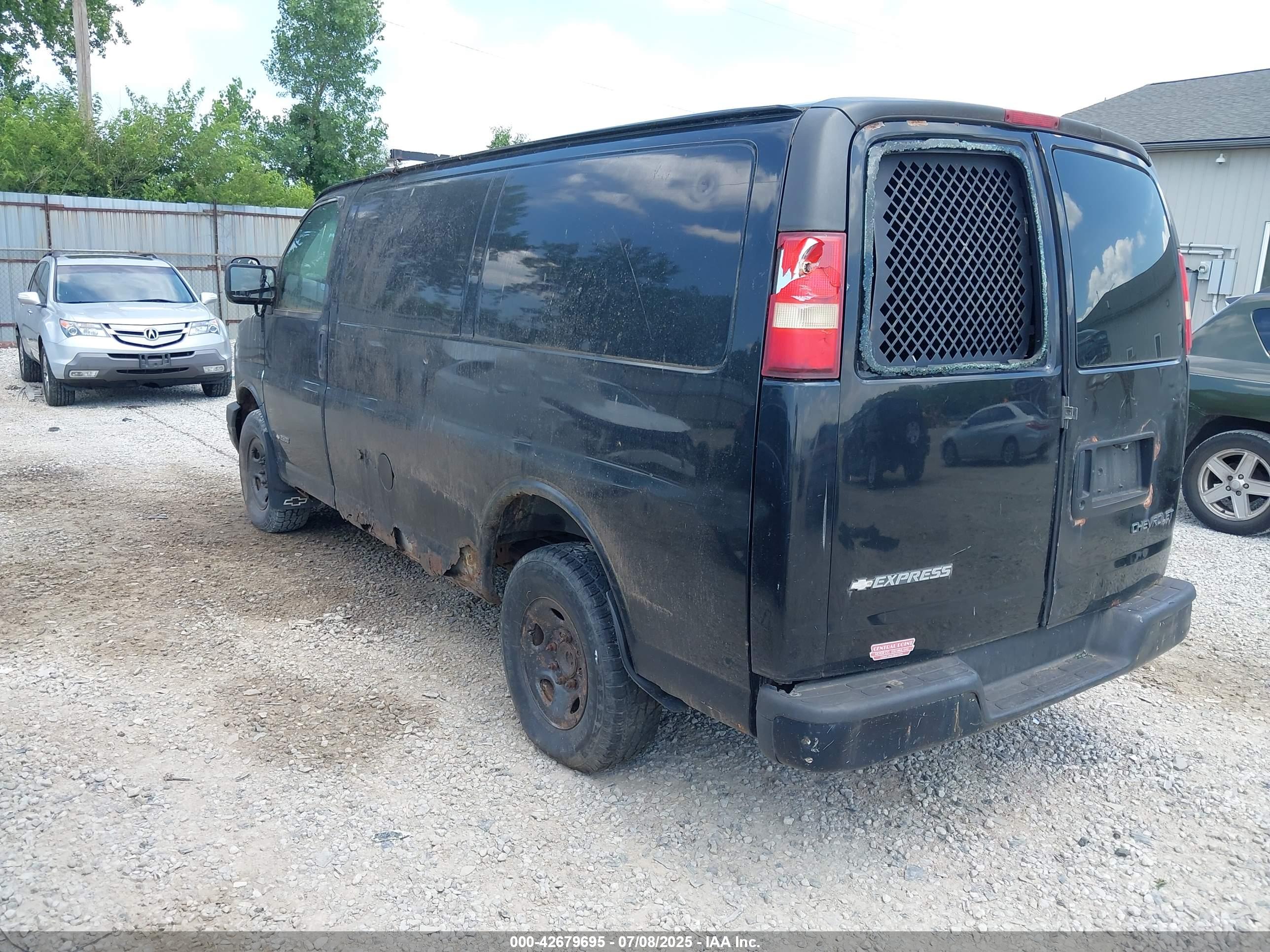 CHEVROLET EXPRESS image 3
