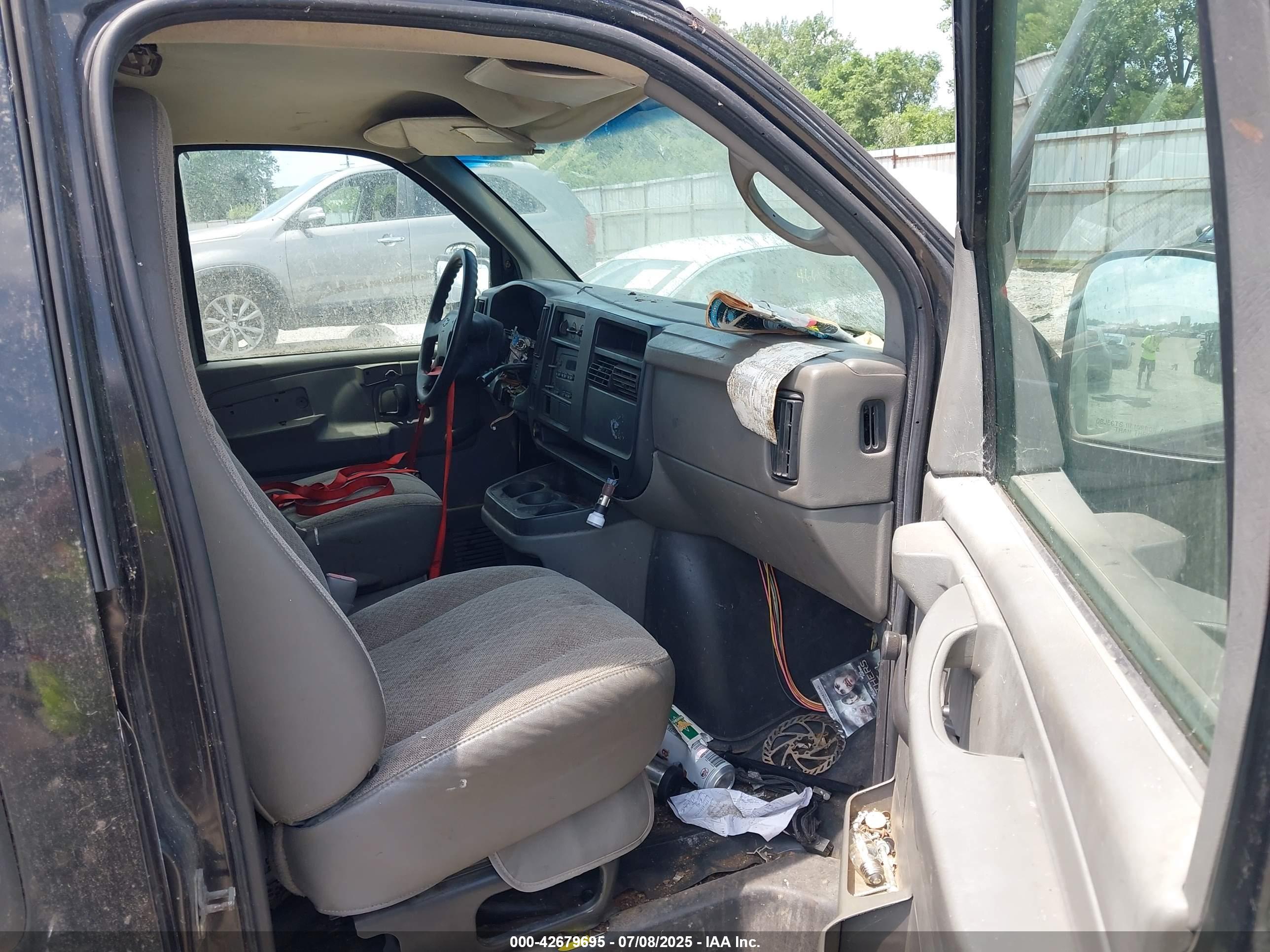 CHEVROLET EXPRESS image 5