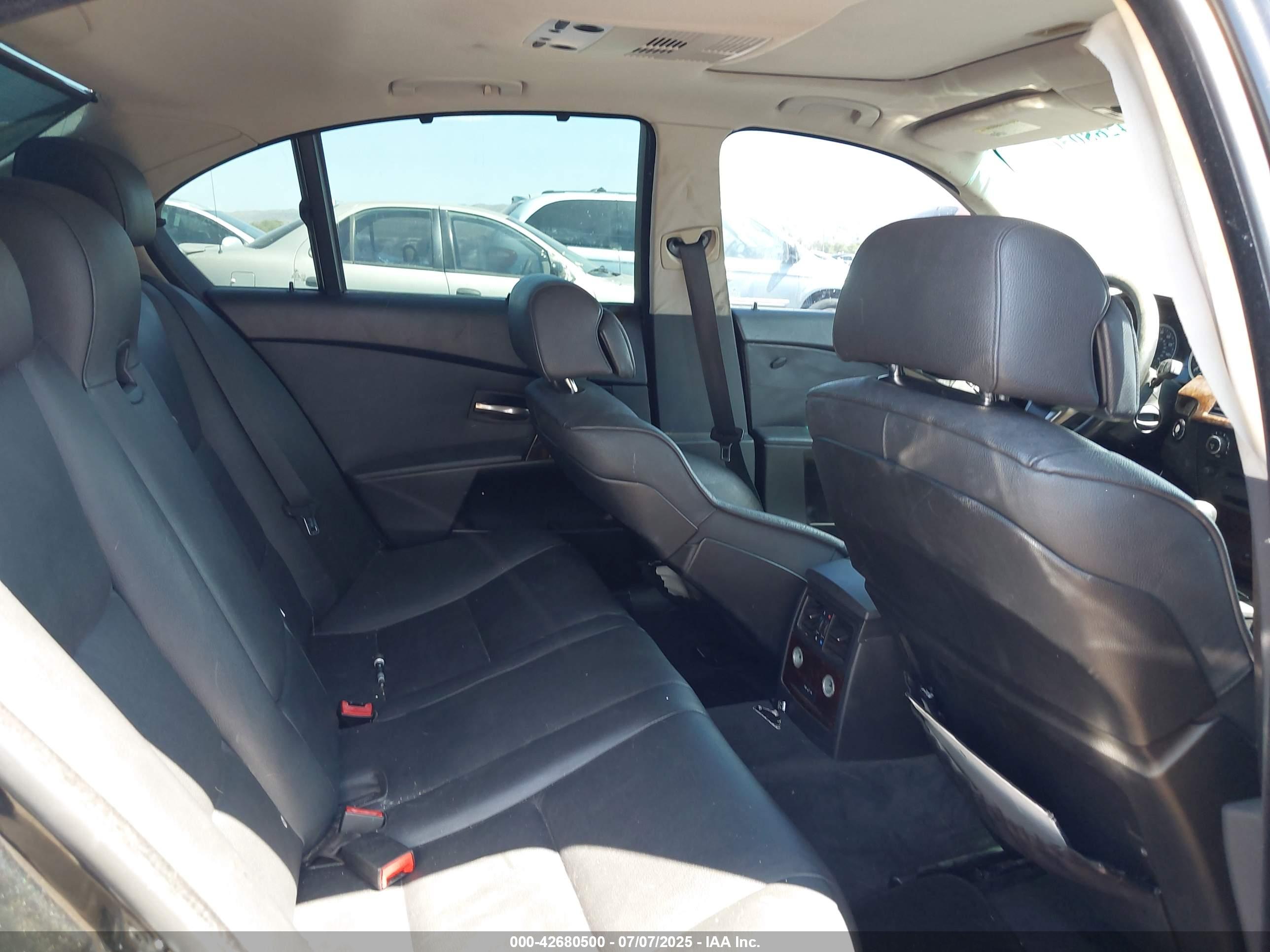 BMW 550I image 8