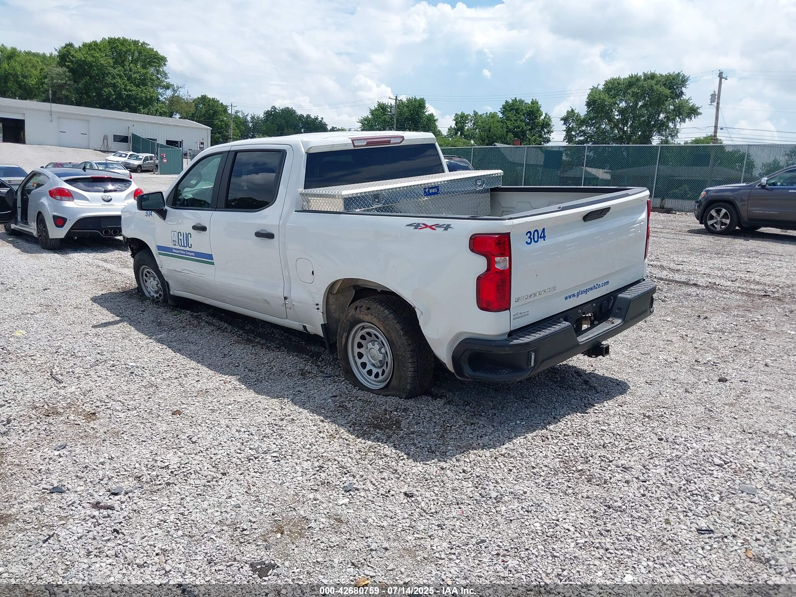 CHEVROLET SILVERADO image 3