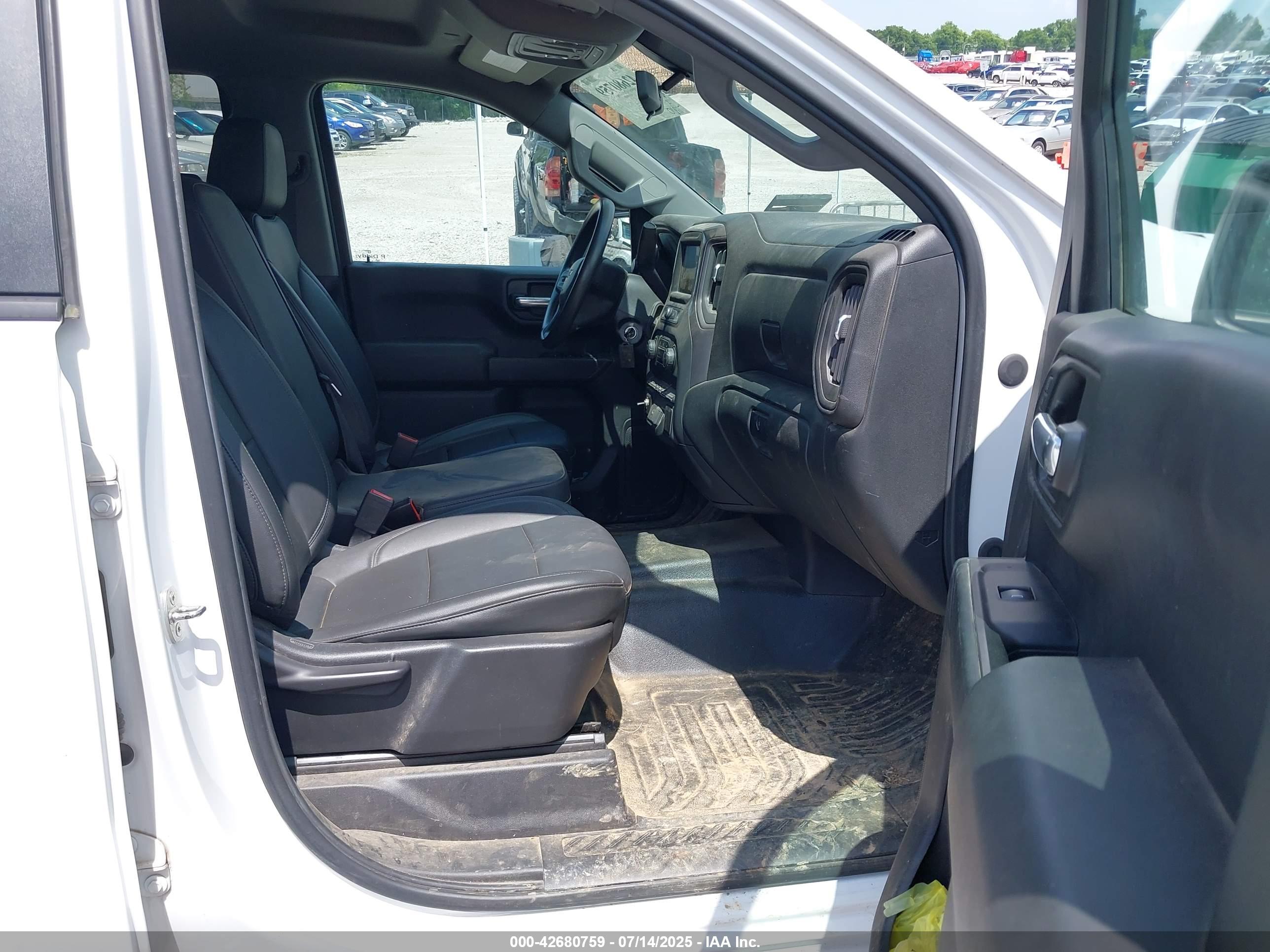 CHEVROLET SILVERADO image 5