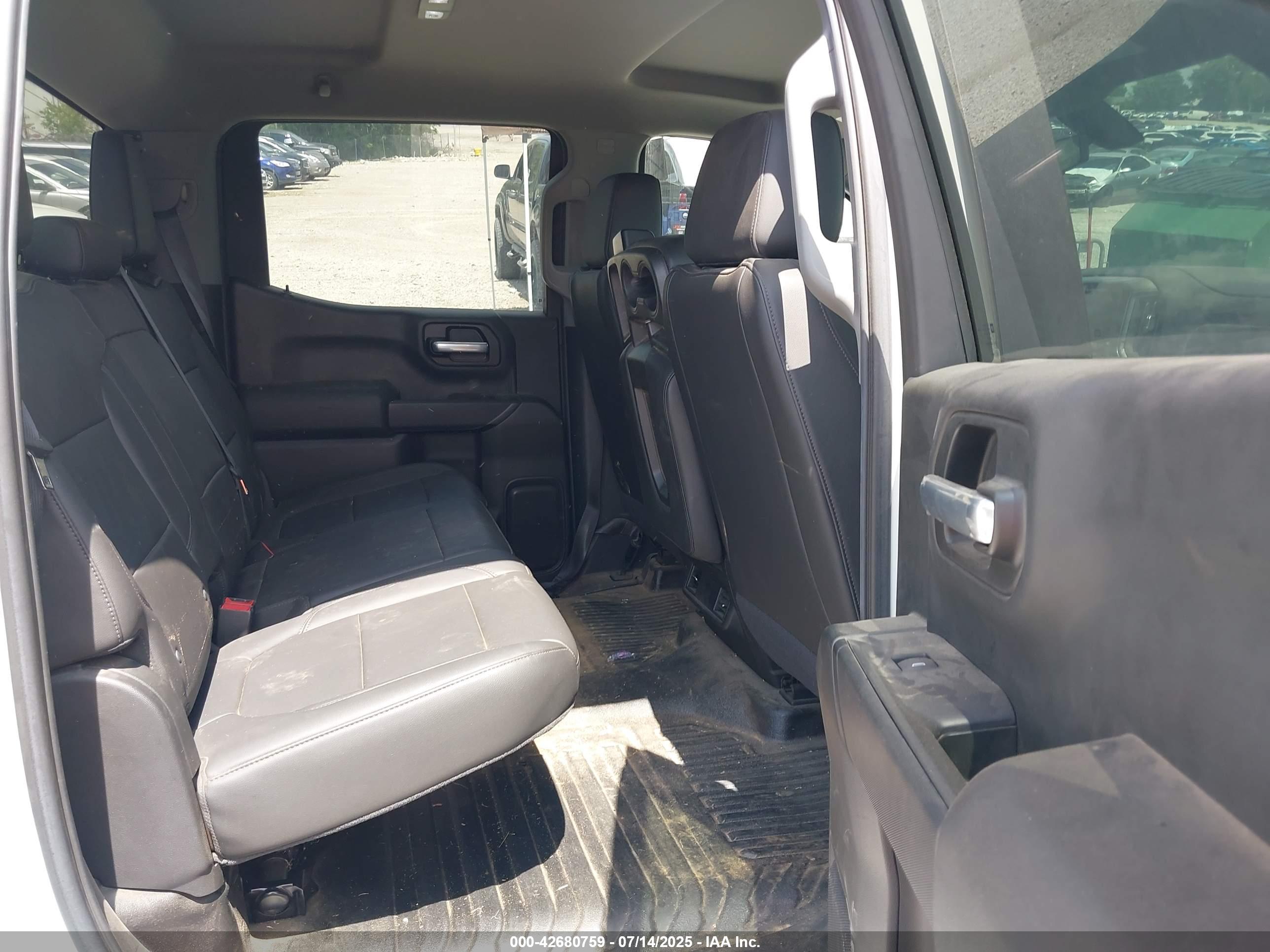 CHEVROLET SILVERADO image 8