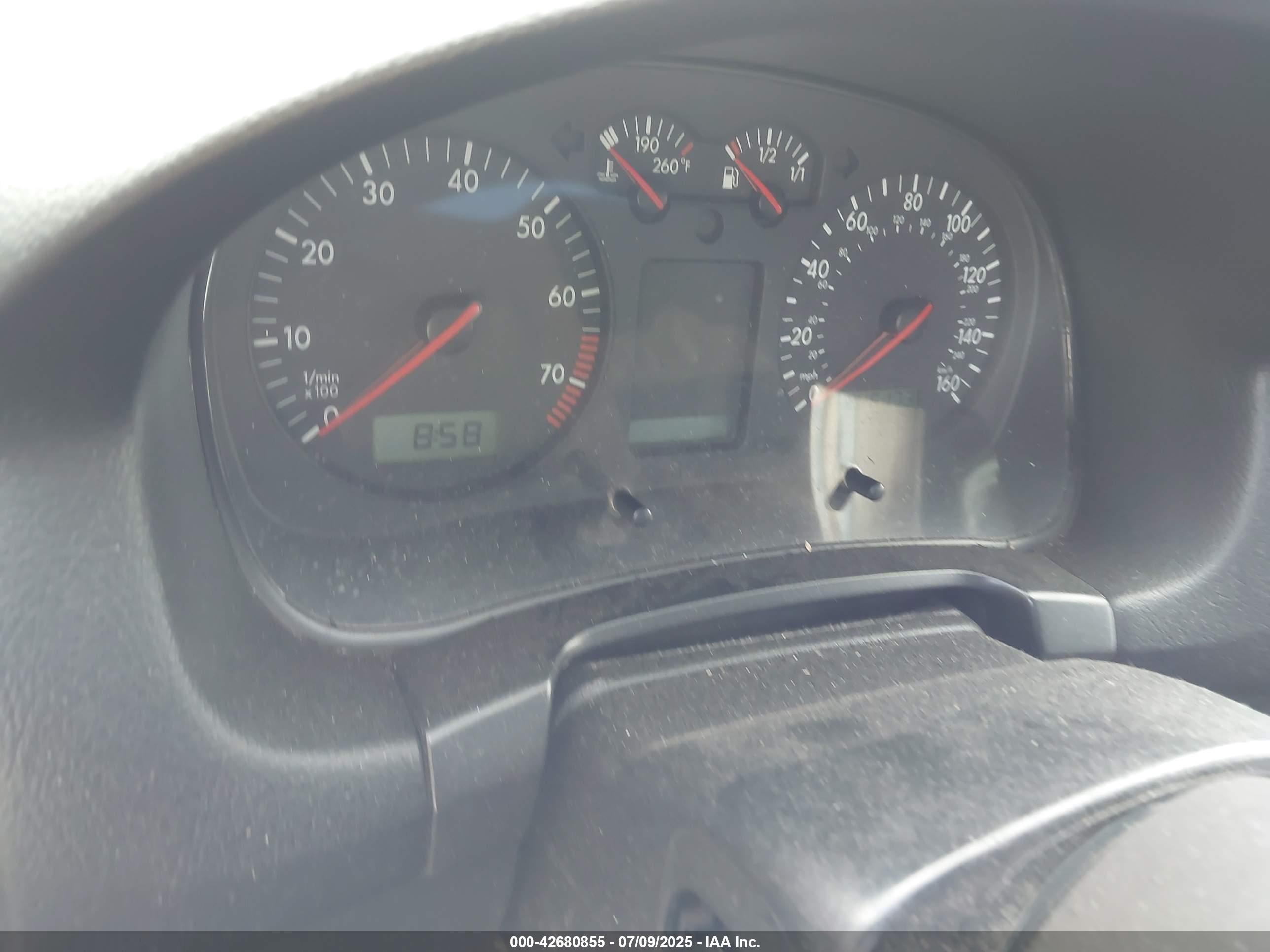 VOLKSWAGEN GTI image 7