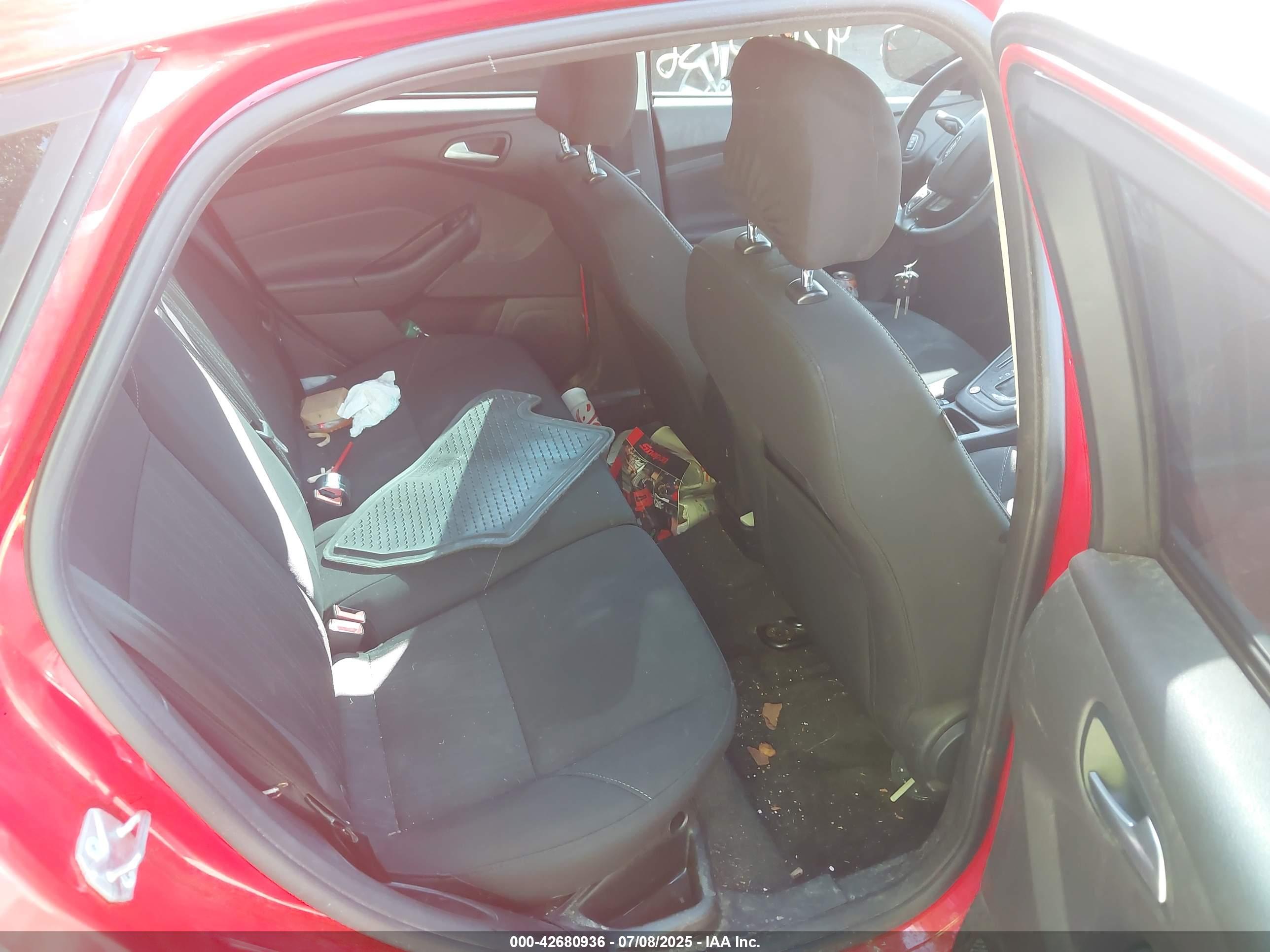 FORD FOCUS image 8