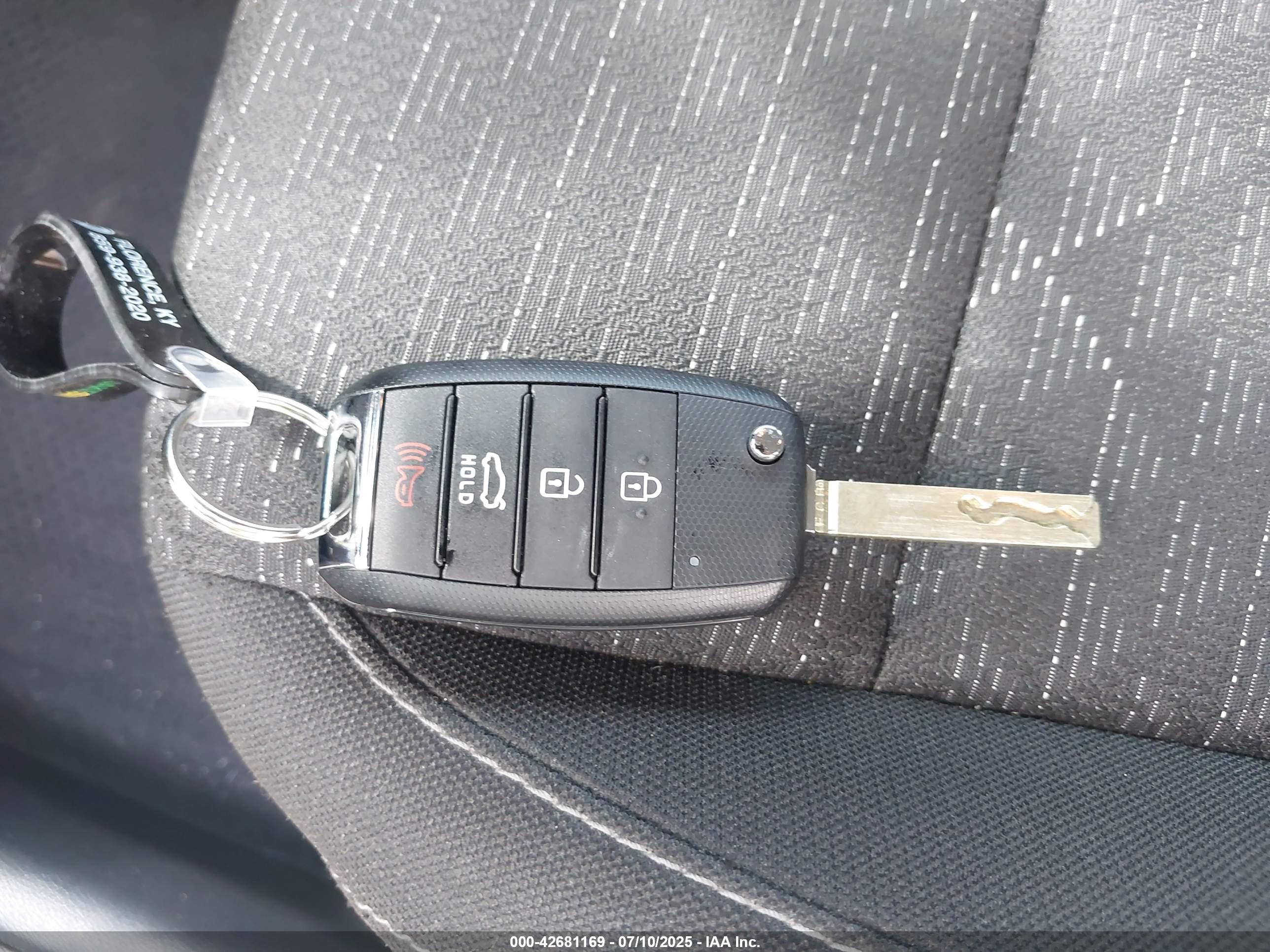 KIA RIO image 11