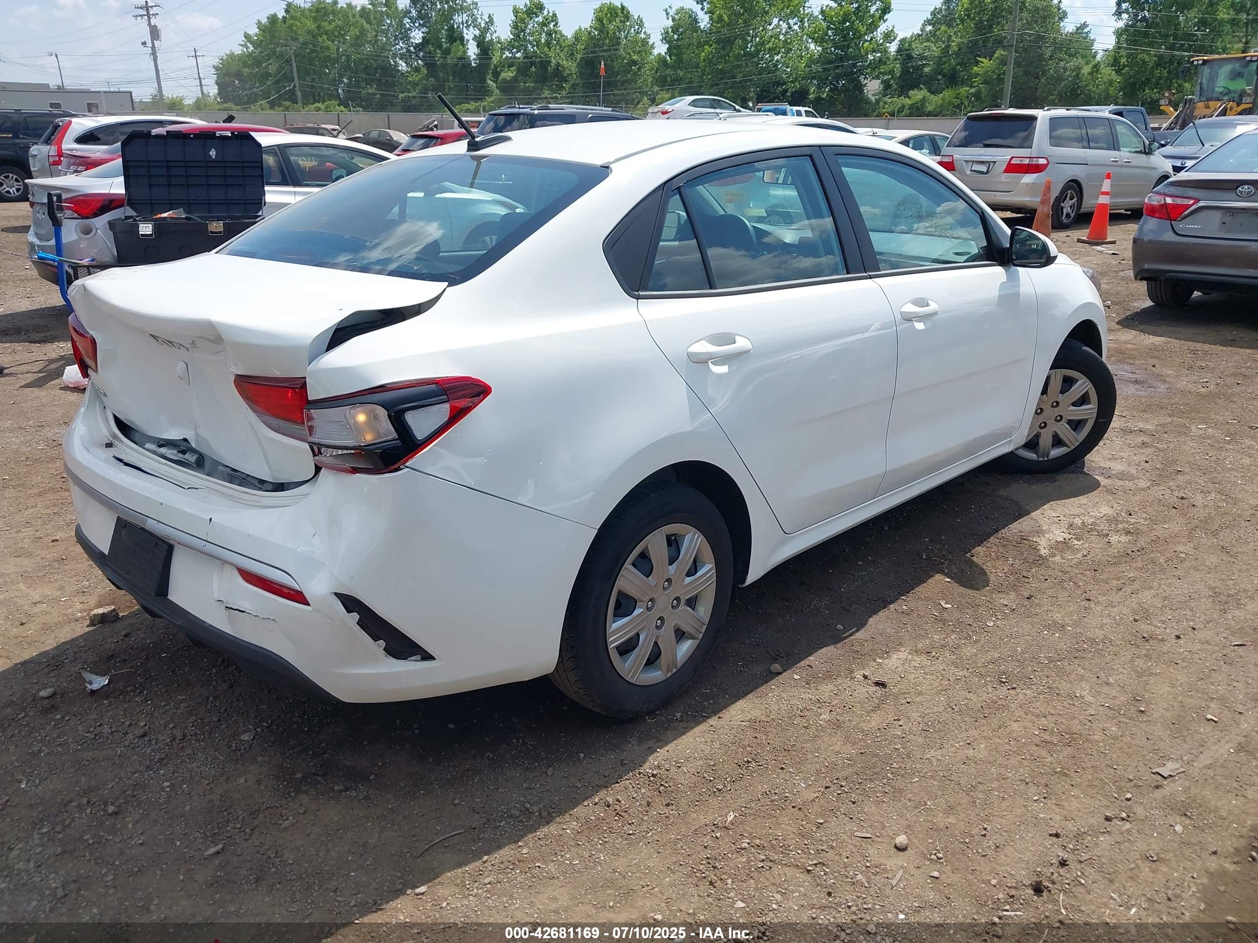 KIA RIO image 4