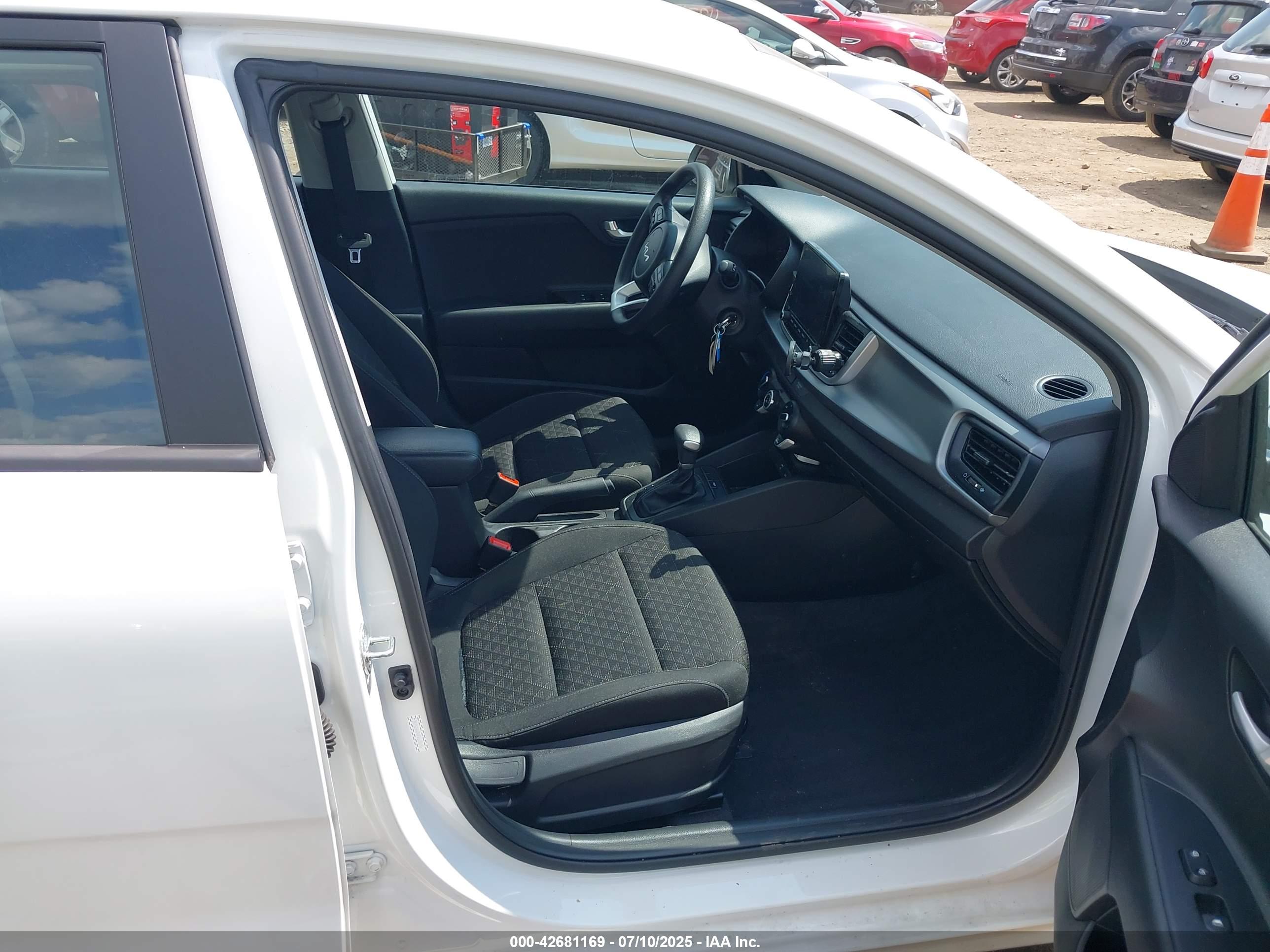KIA RIO image 5