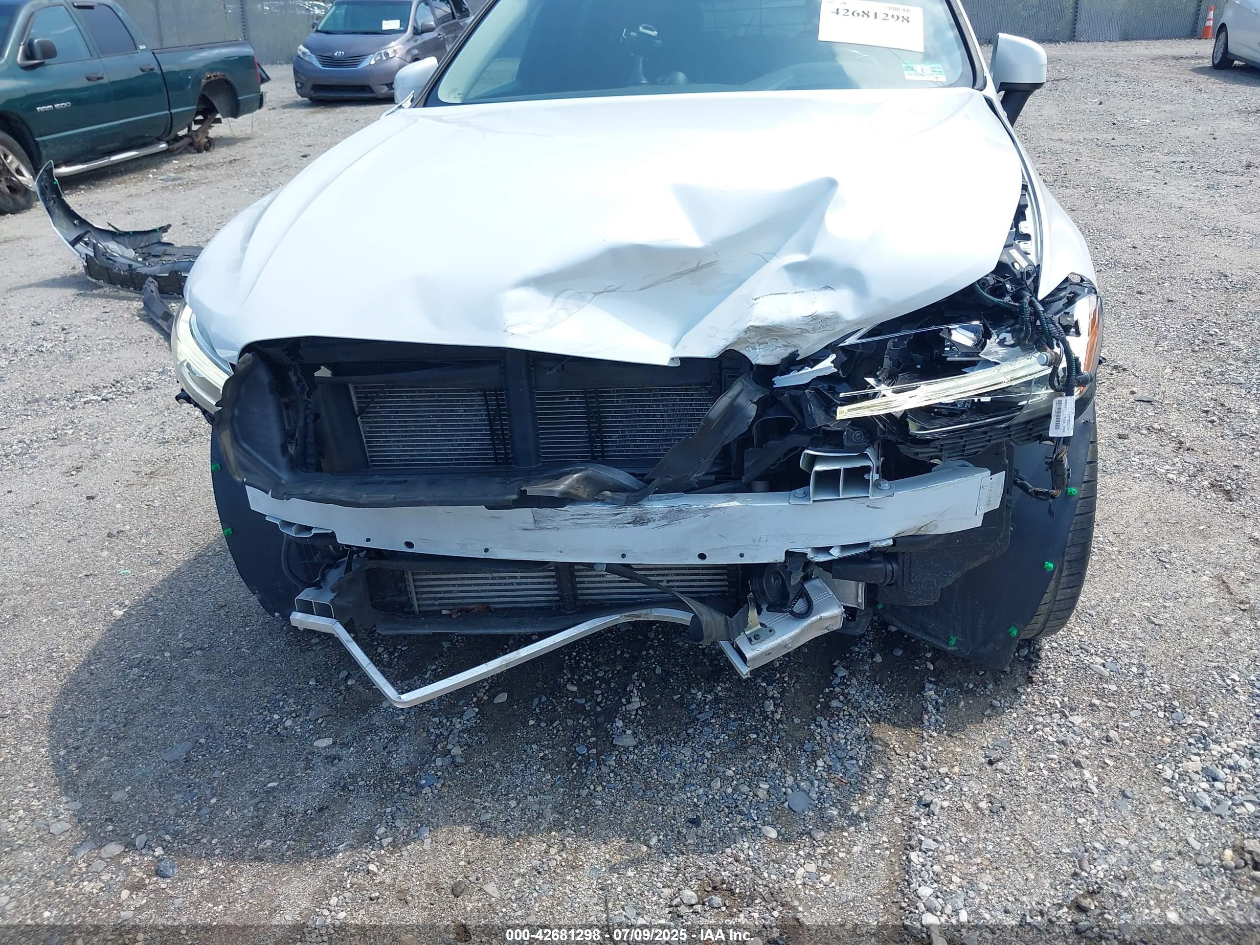 VOLVO XC60 image 6