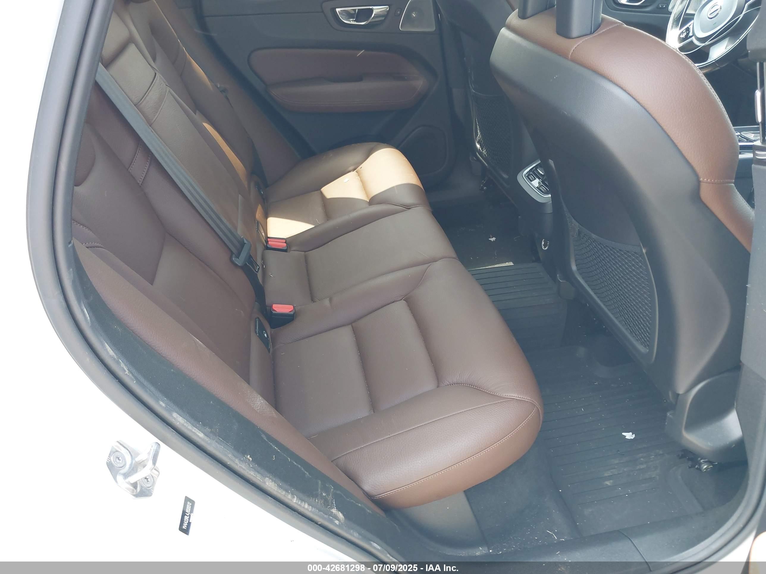 VOLVO XC60 image 8