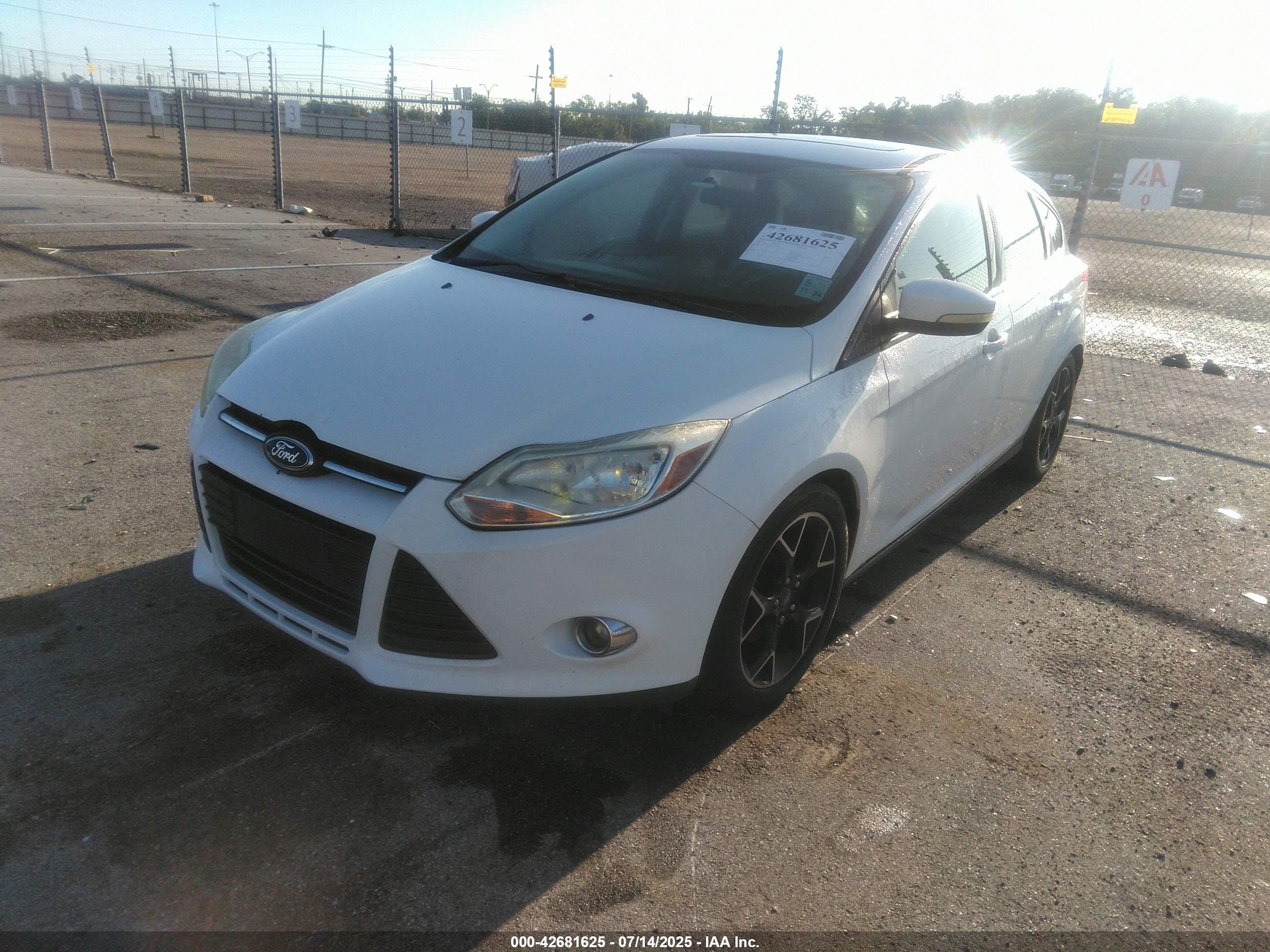 FORD FOCUS image 2