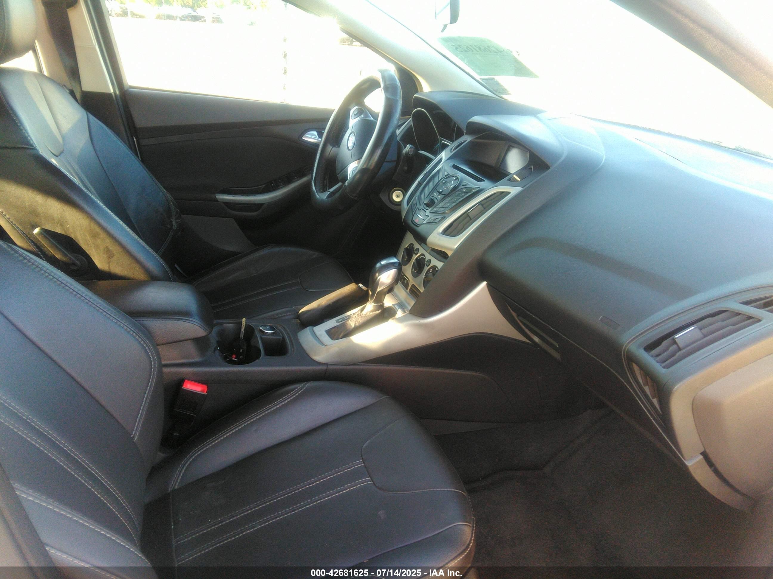 FORD FOCUS image 5
