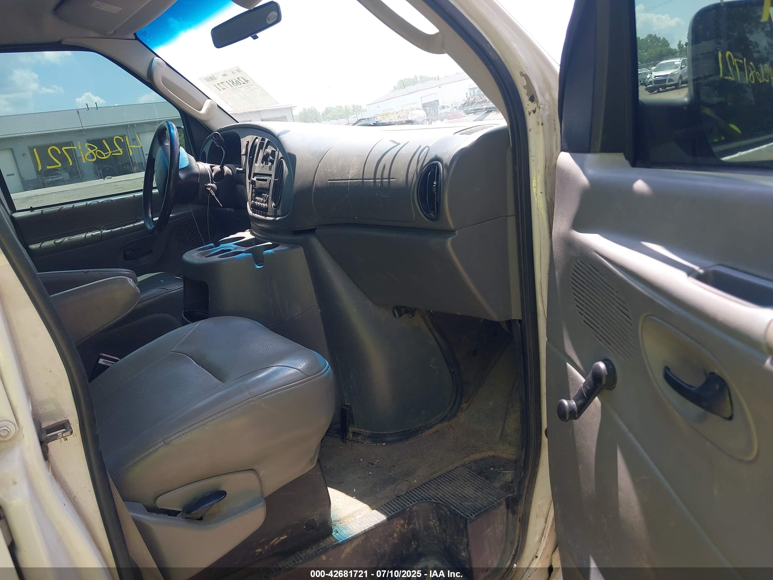 FORD E-250 image 5
