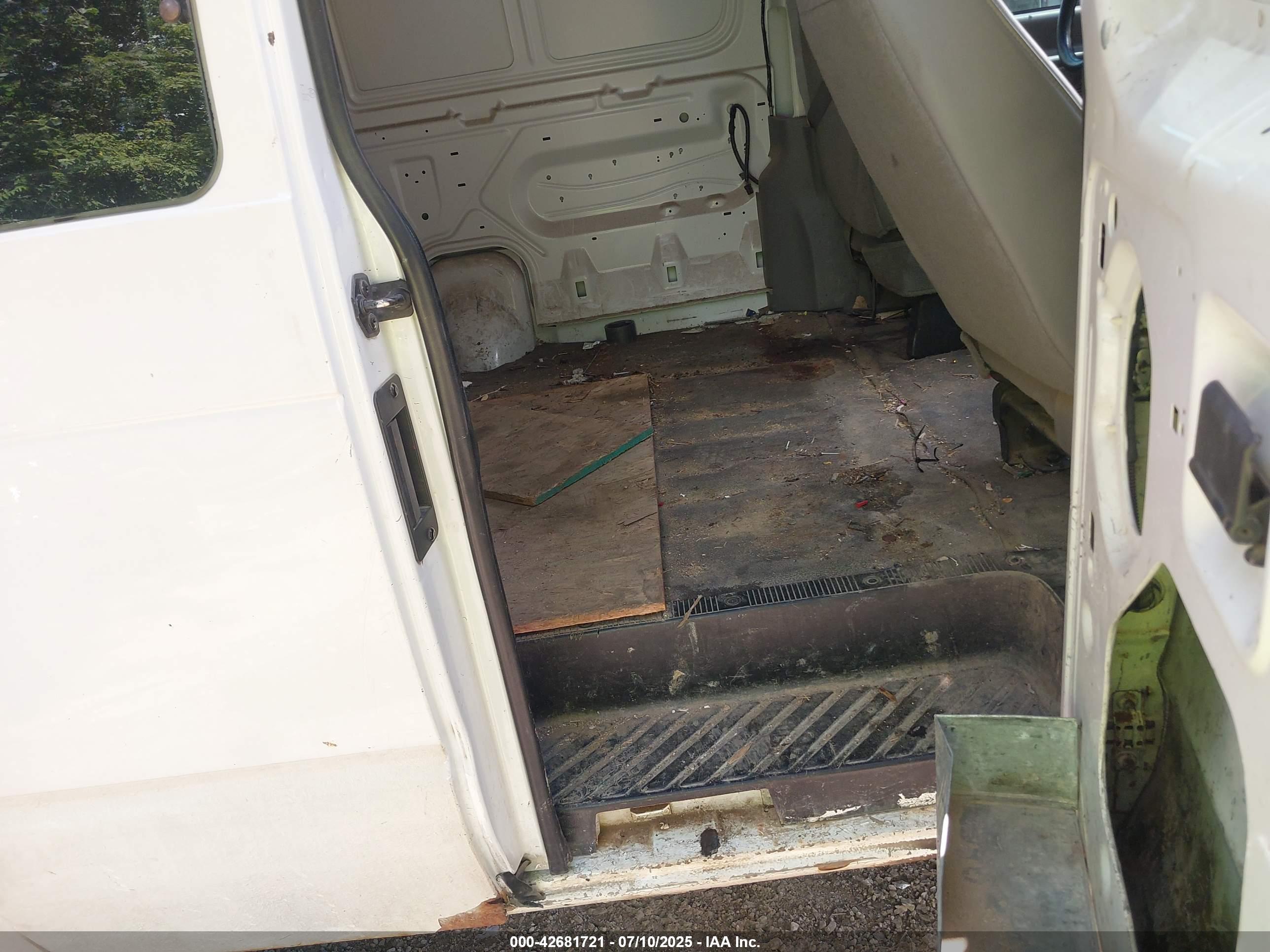 FORD E-250 image 8
