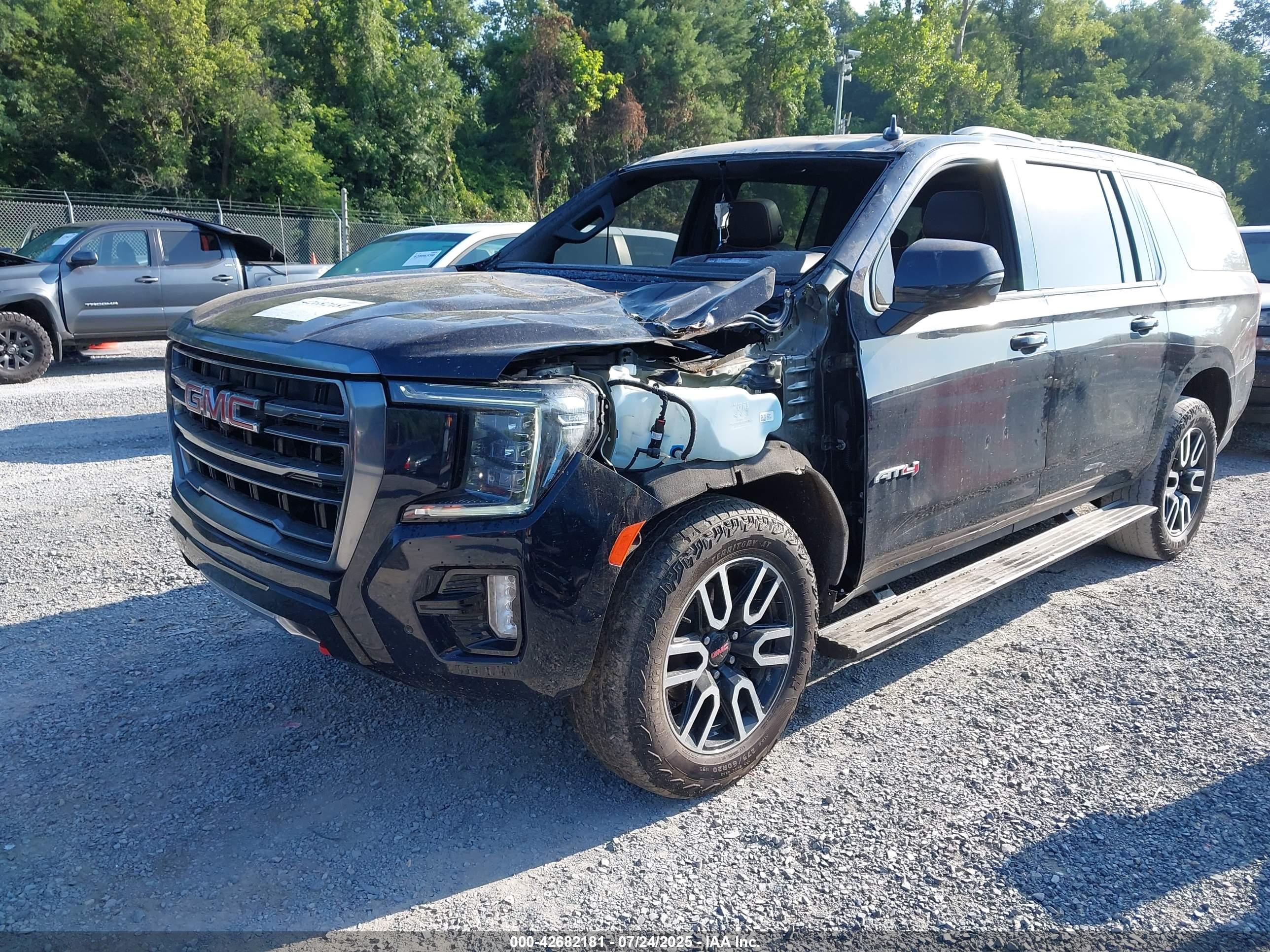 GMC YUKON image 2