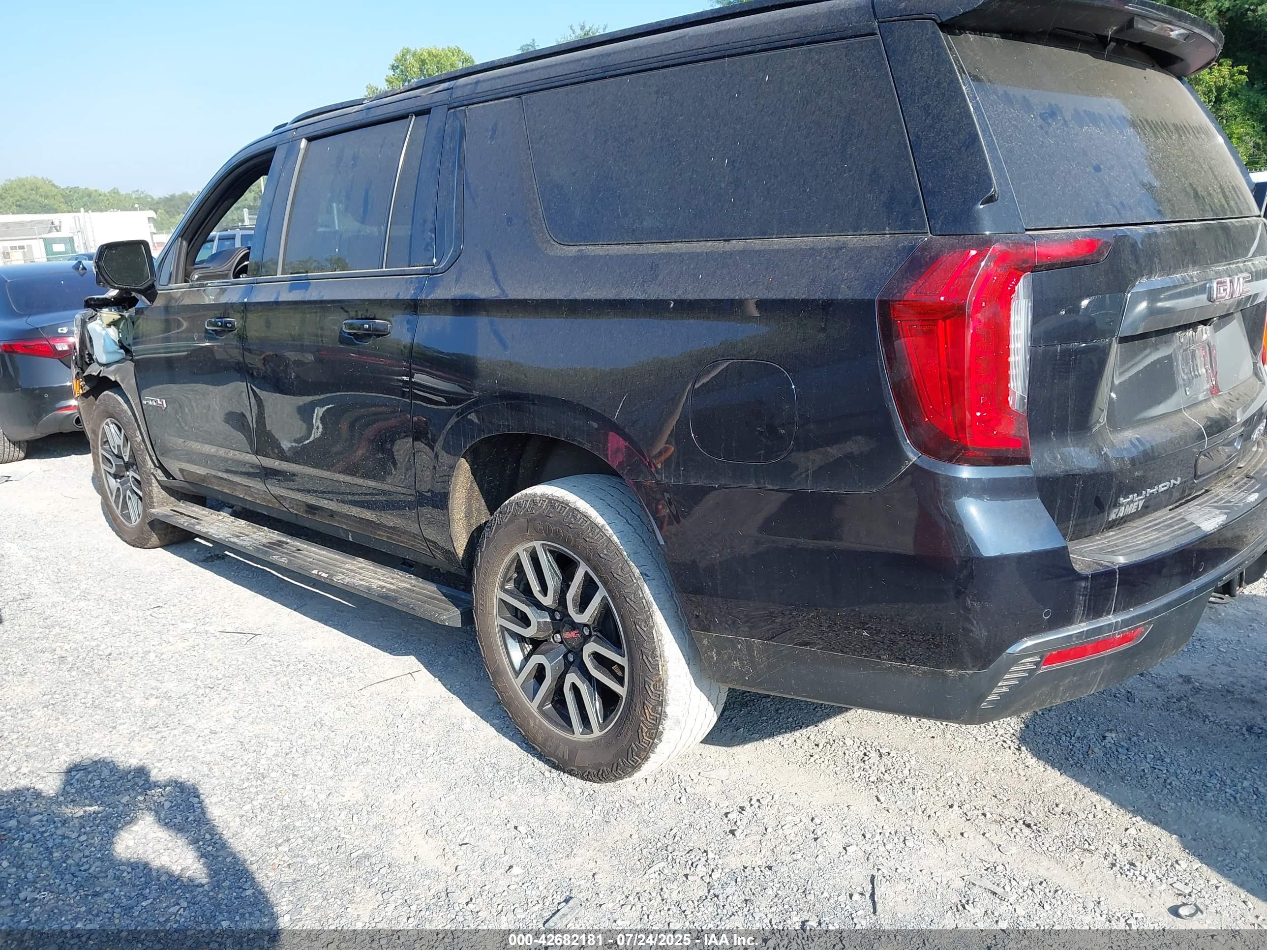 GMC YUKON image 3