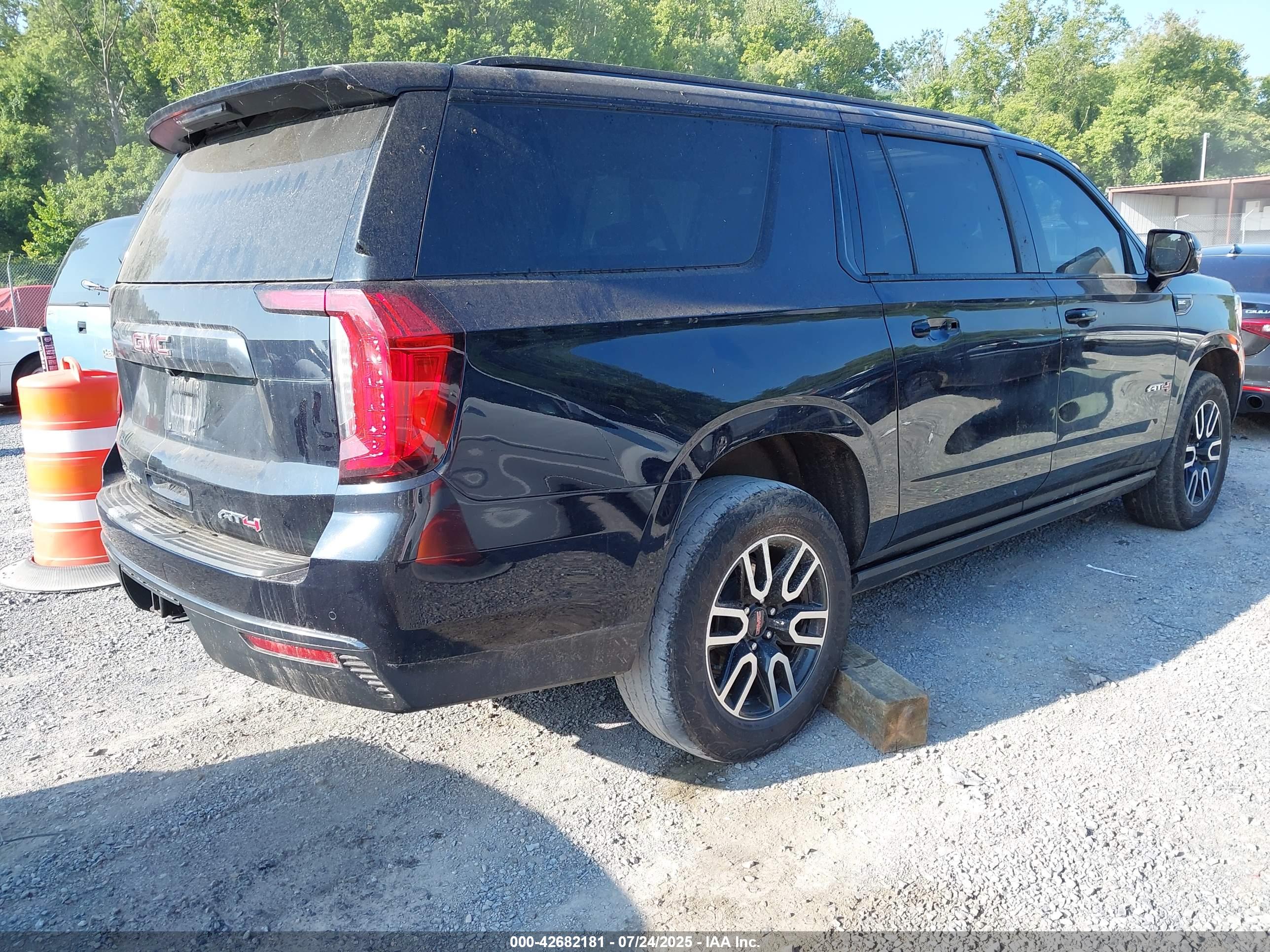 GMC YUKON image 4