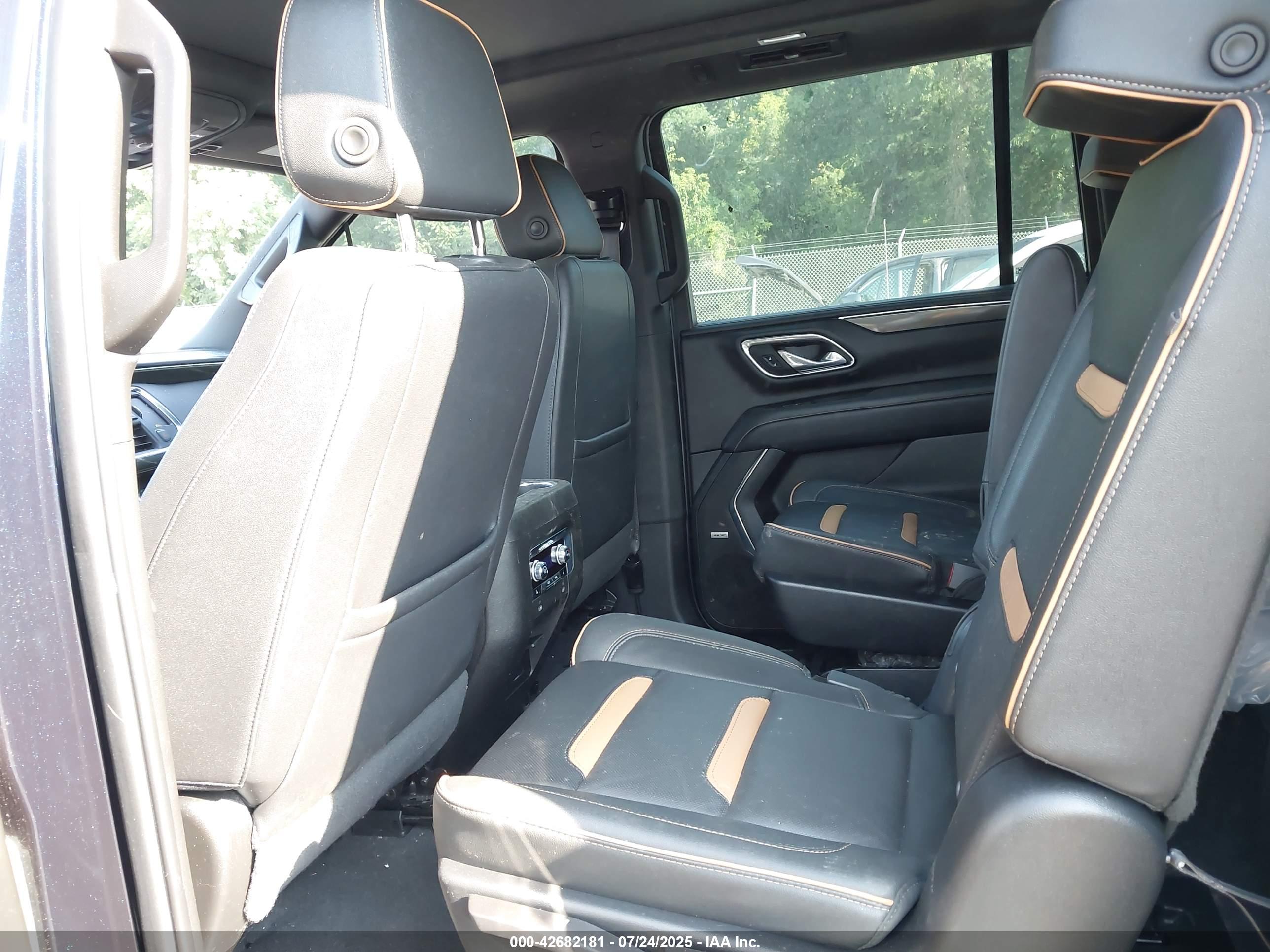 GMC YUKON image 8
