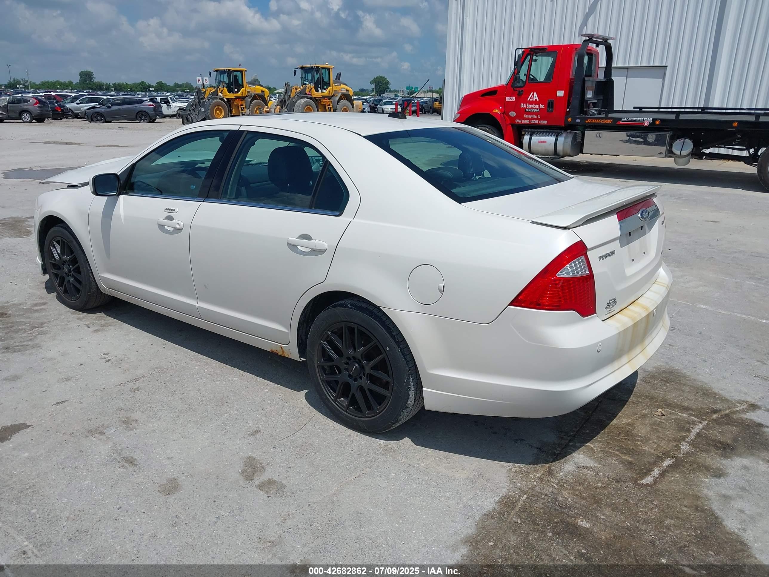 FORD FUSION image 3