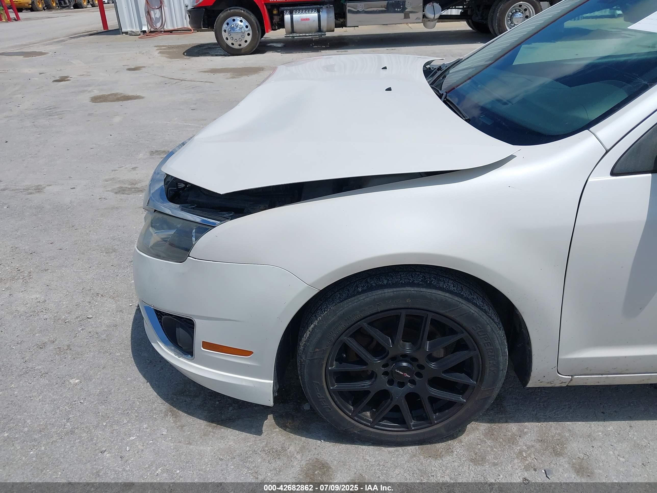 FORD FUSION image 6