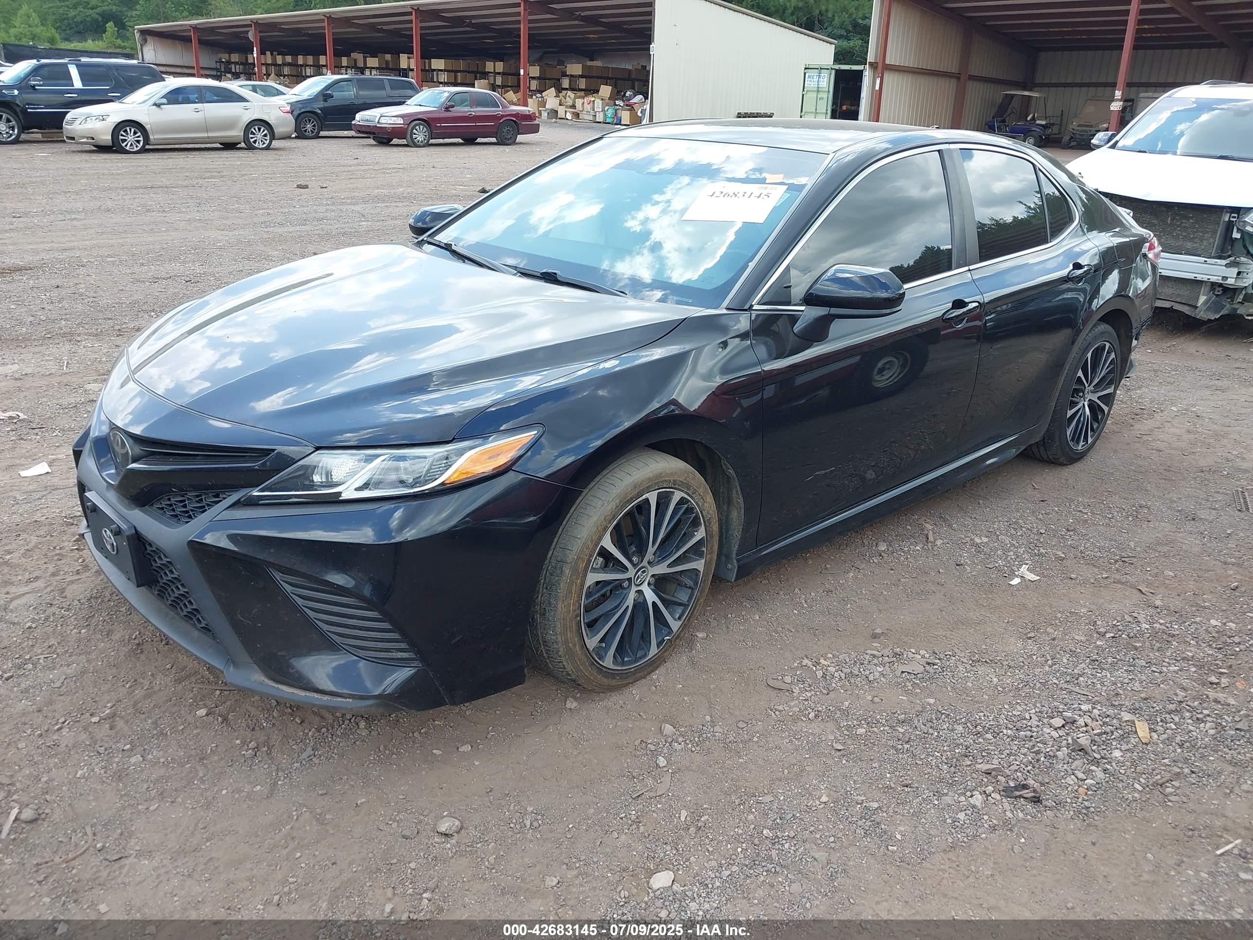 TOYOTA CAMRY image 2
