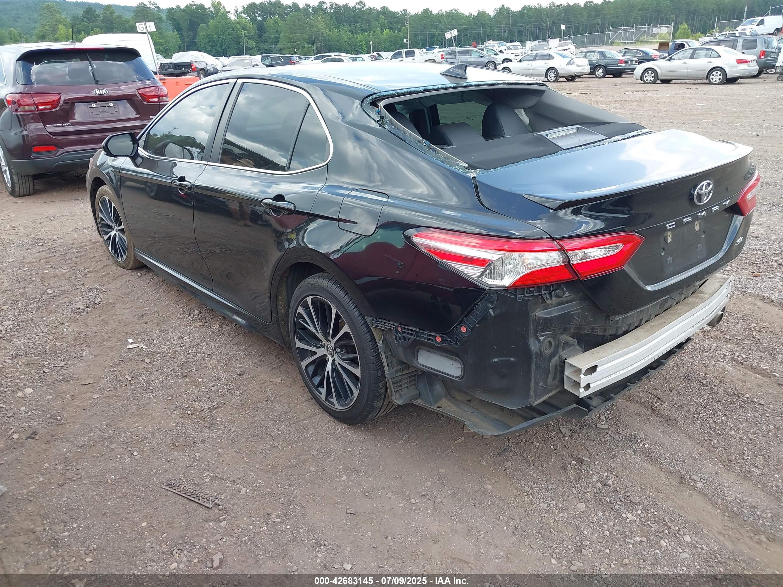 TOYOTA CAMRY image 3