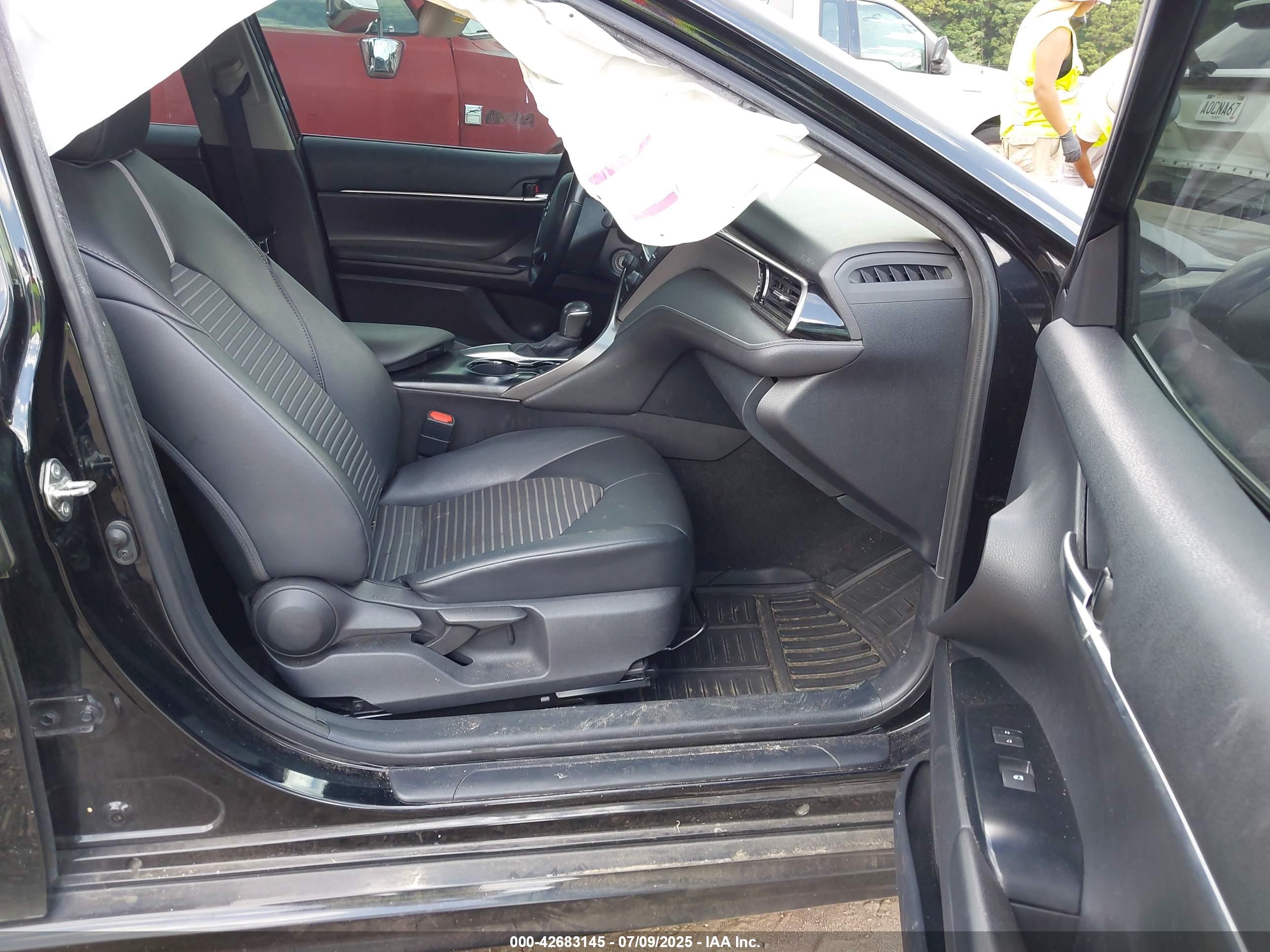 TOYOTA CAMRY image 5
