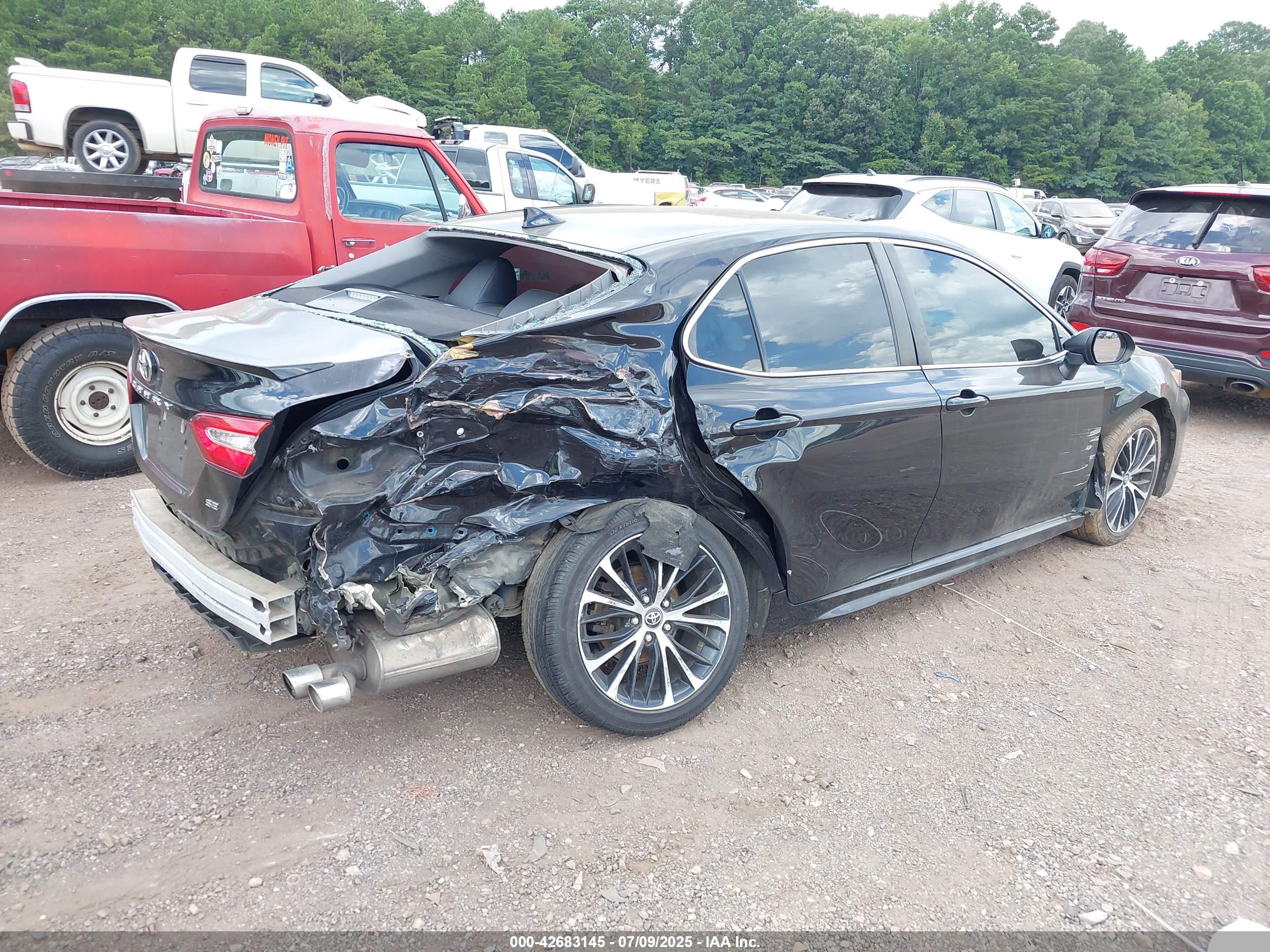 TOYOTA CAMRY image 6