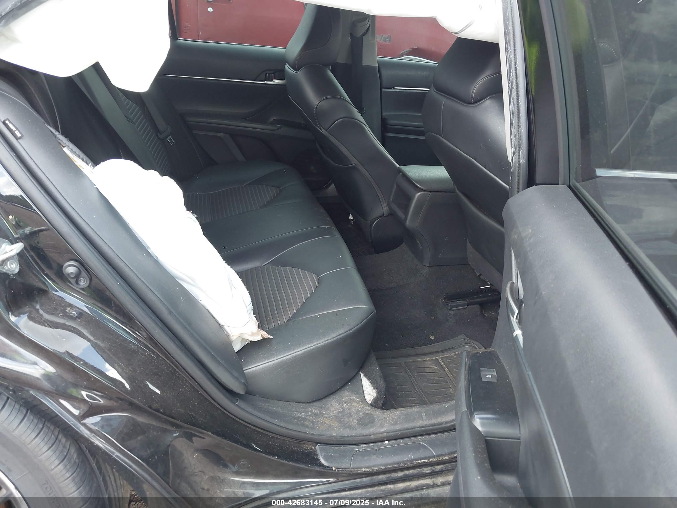 TOYOTA CAMRY image 8