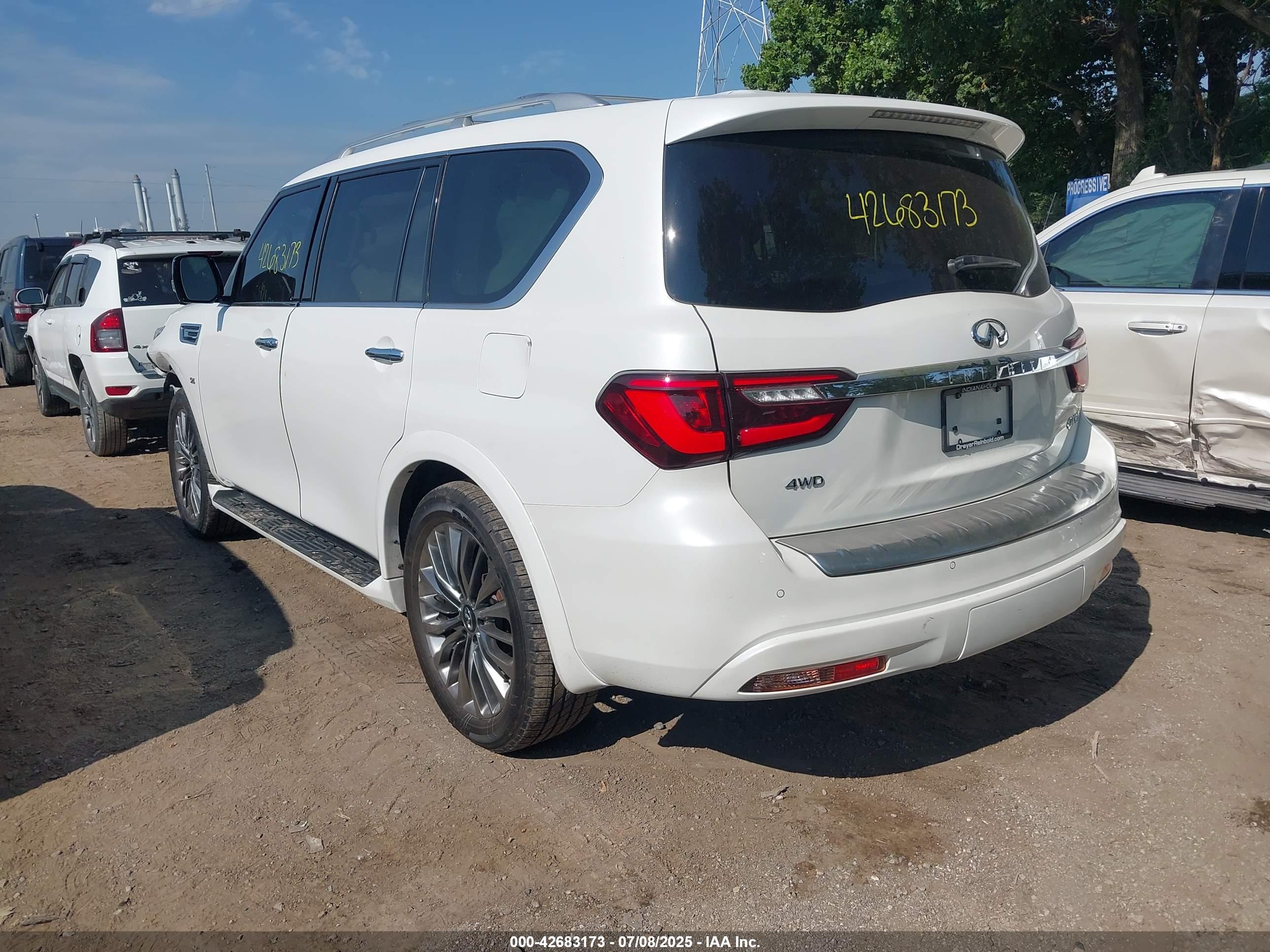 INFINITI QX80 image 3