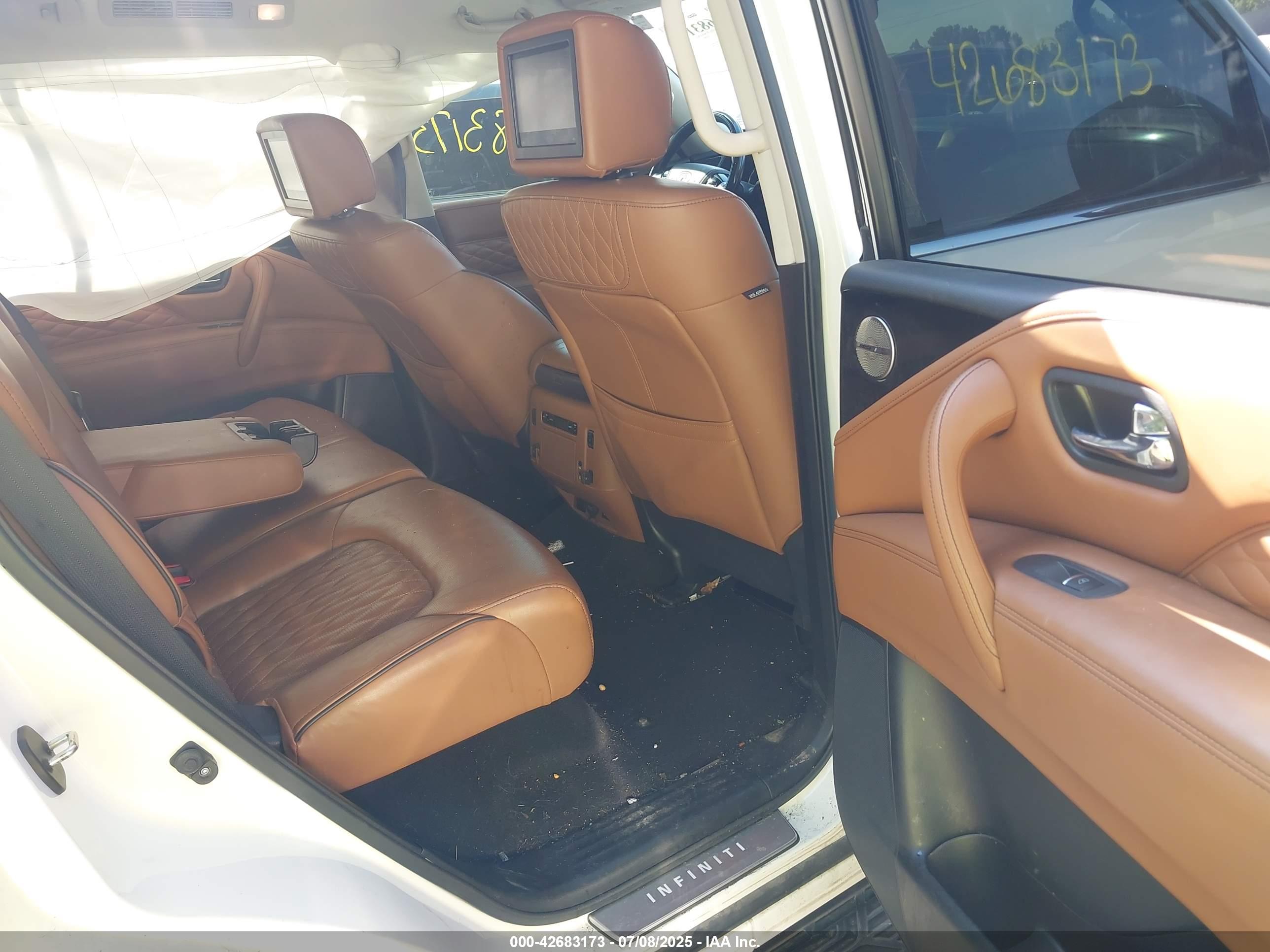 INFINITI QX80 image 8
