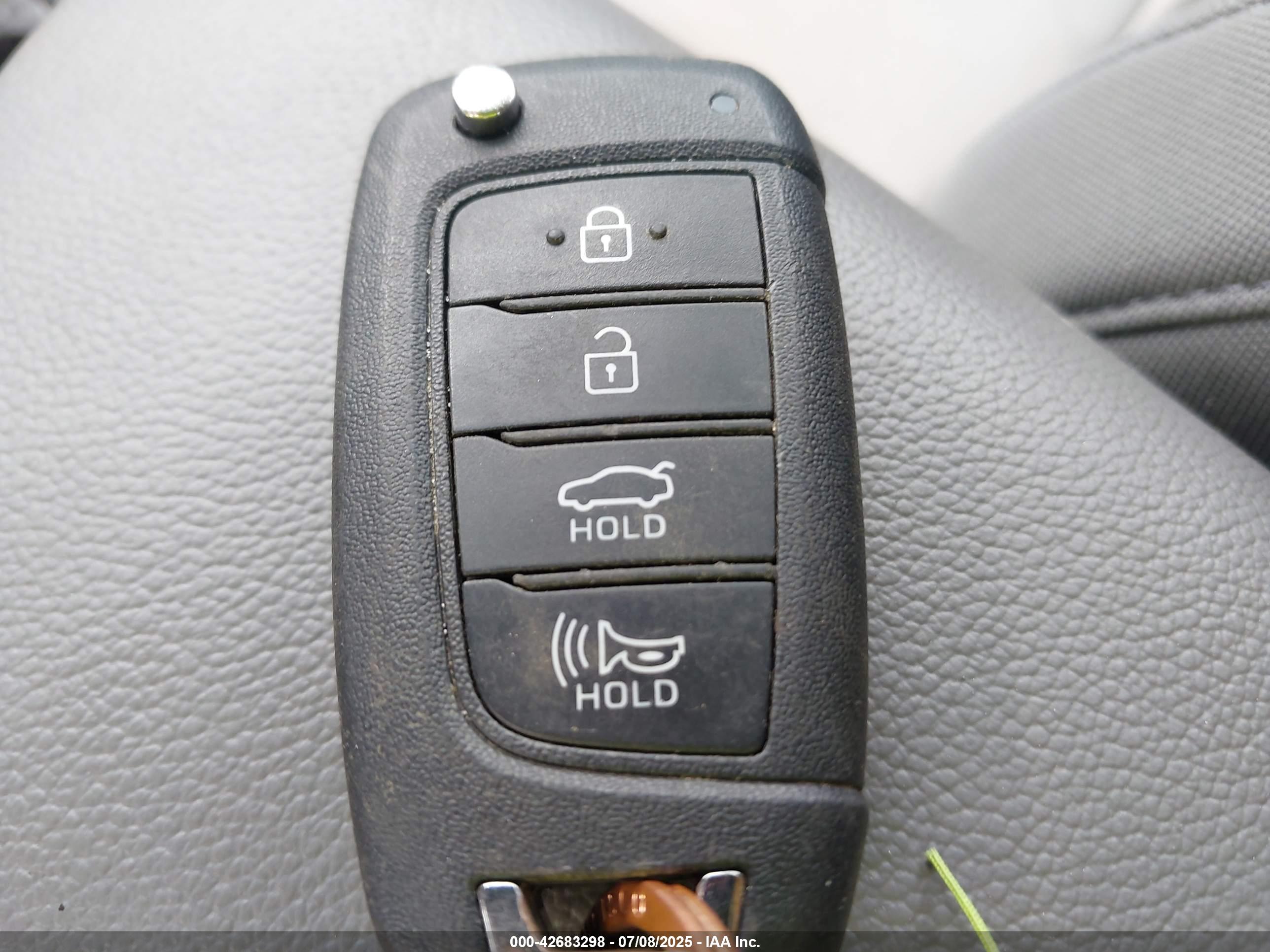 HYUNDAI ELANTRA image 11