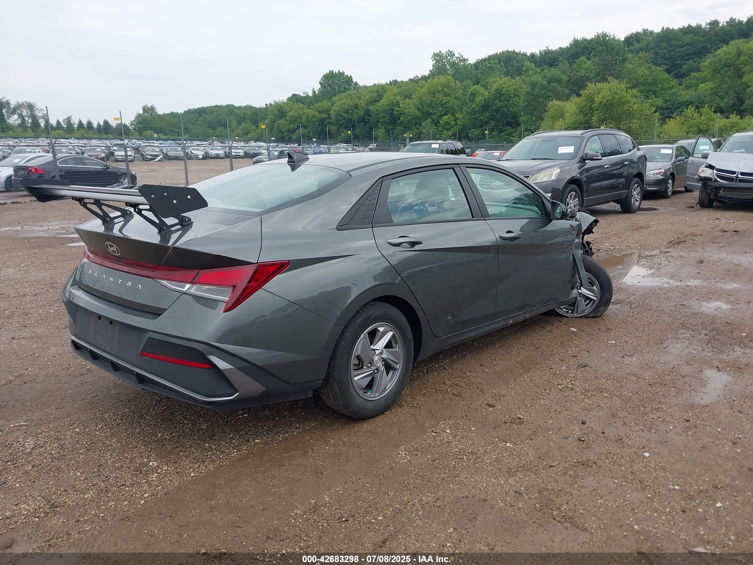 HYUNDAI ELANTRA image 4