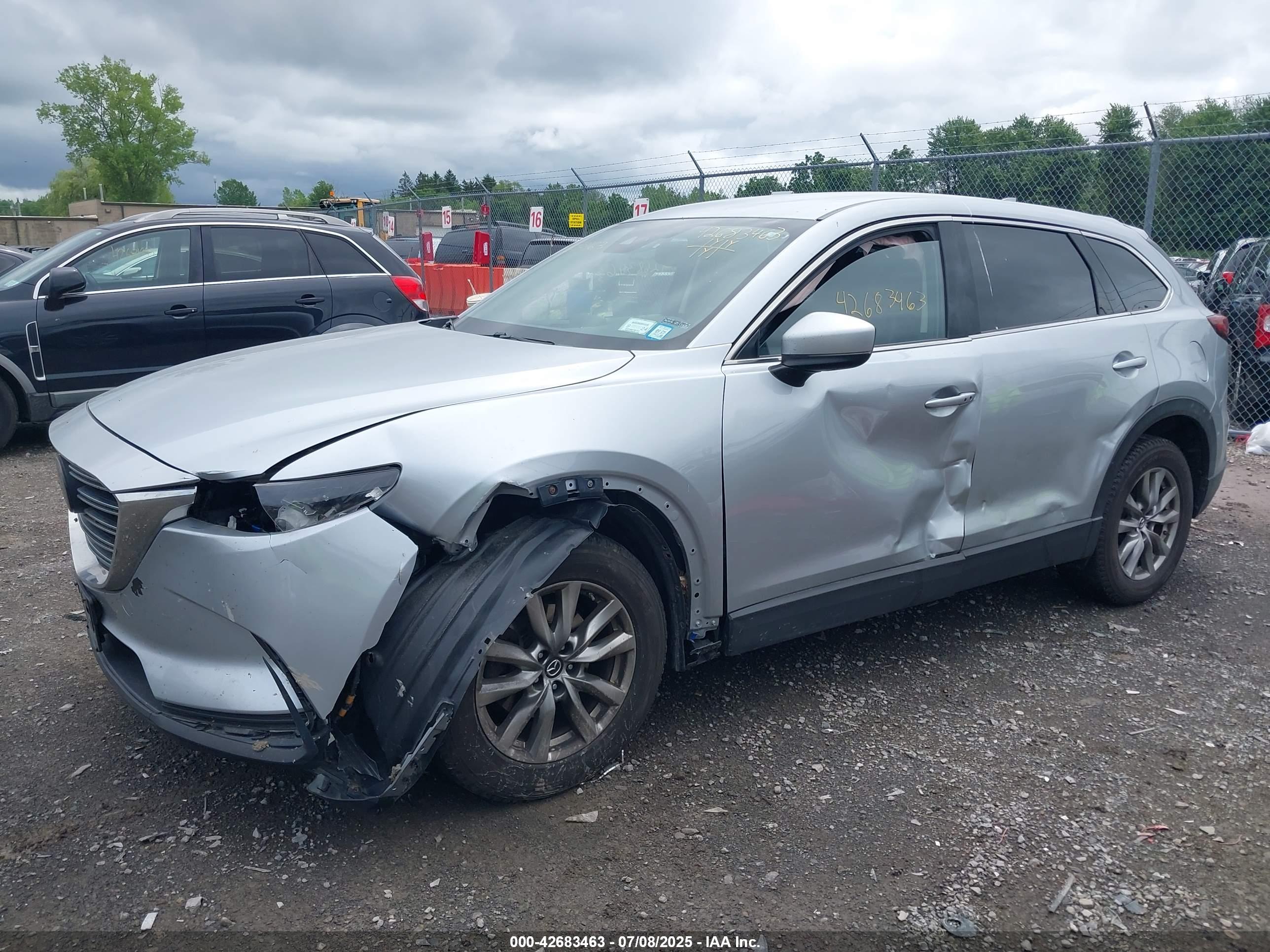 MAZDA CX-9 image 2