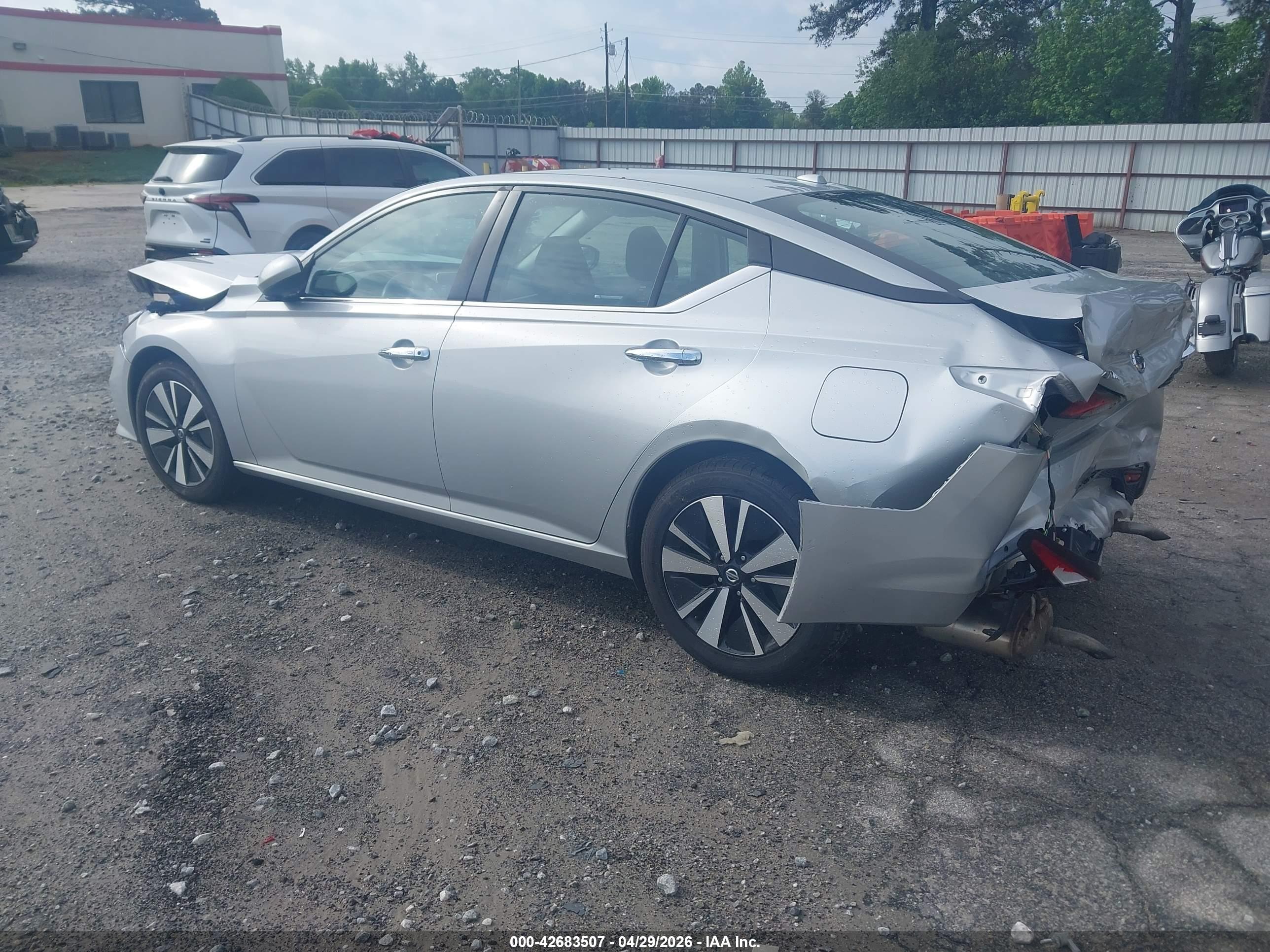 NISSAN ALTIMA image 3