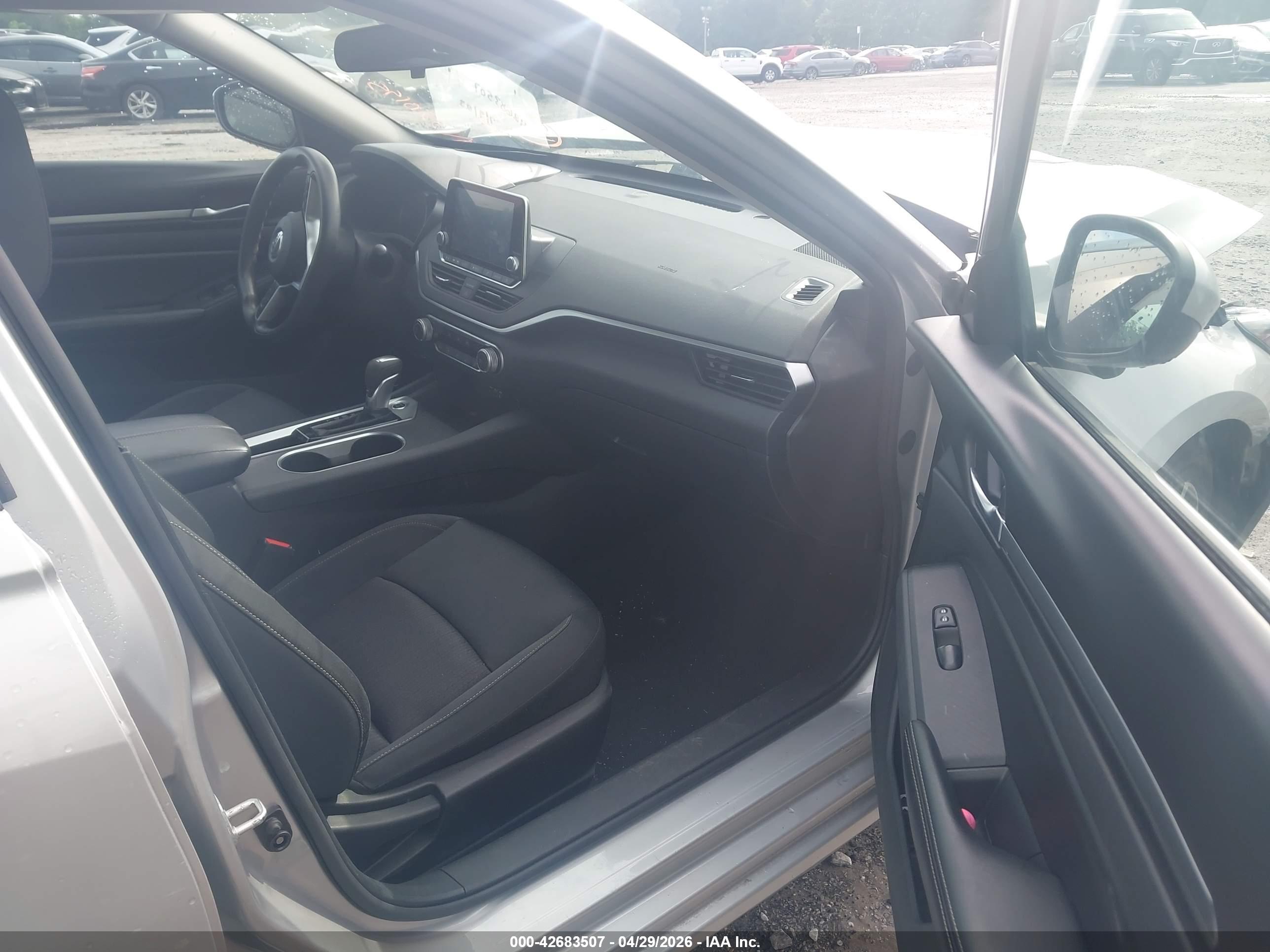 NISSAN ALTIMA image 5