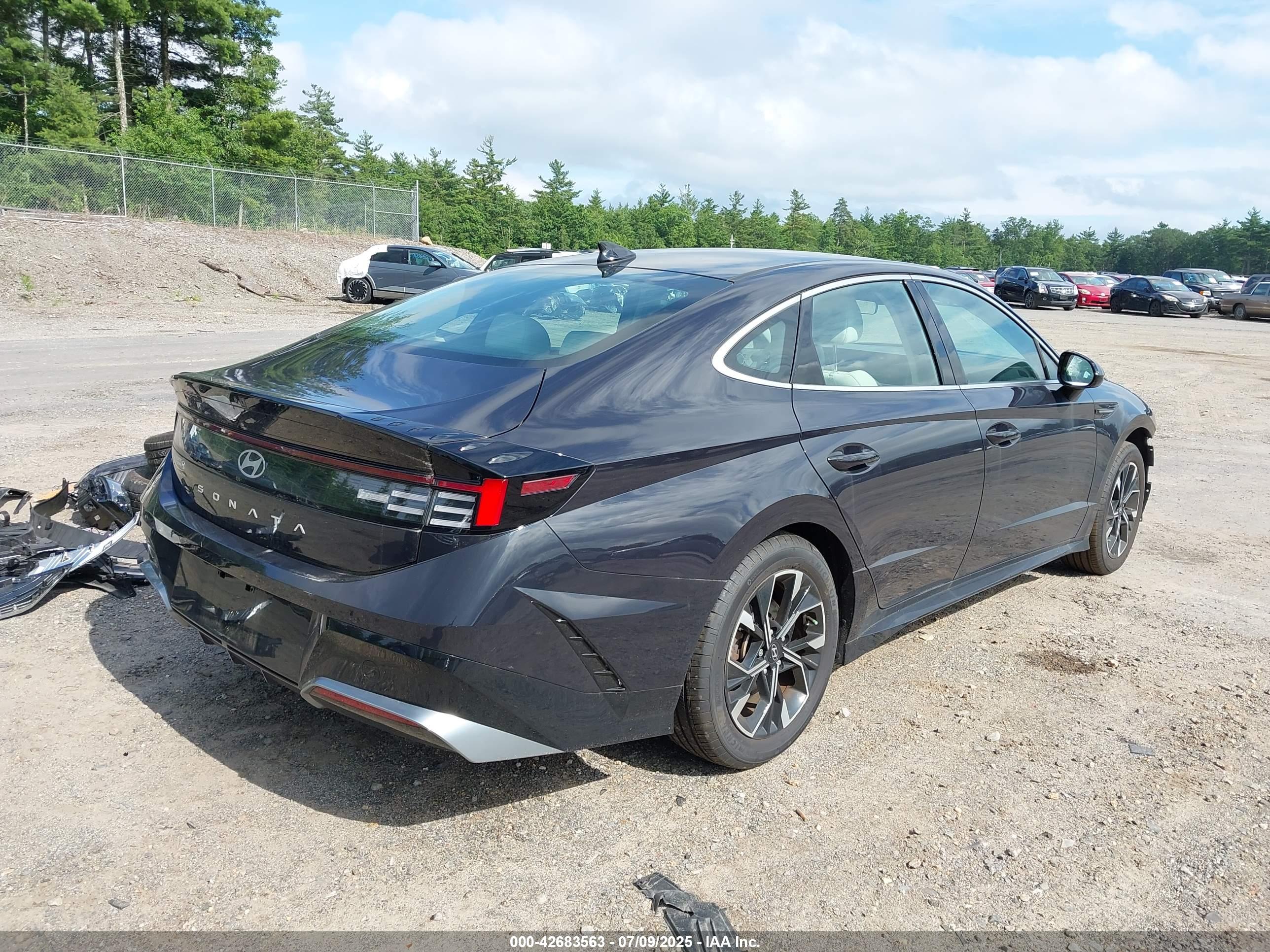HYUNDAI SONATA image 4