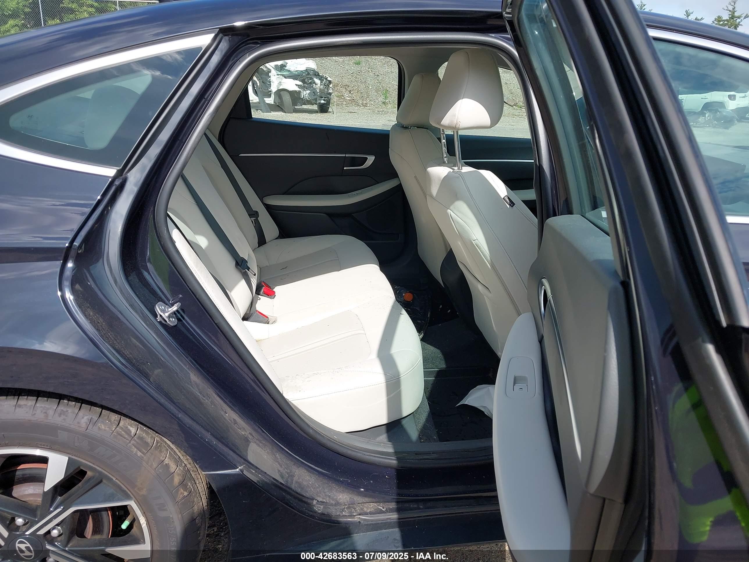 HYUNDAI SONATA image 8