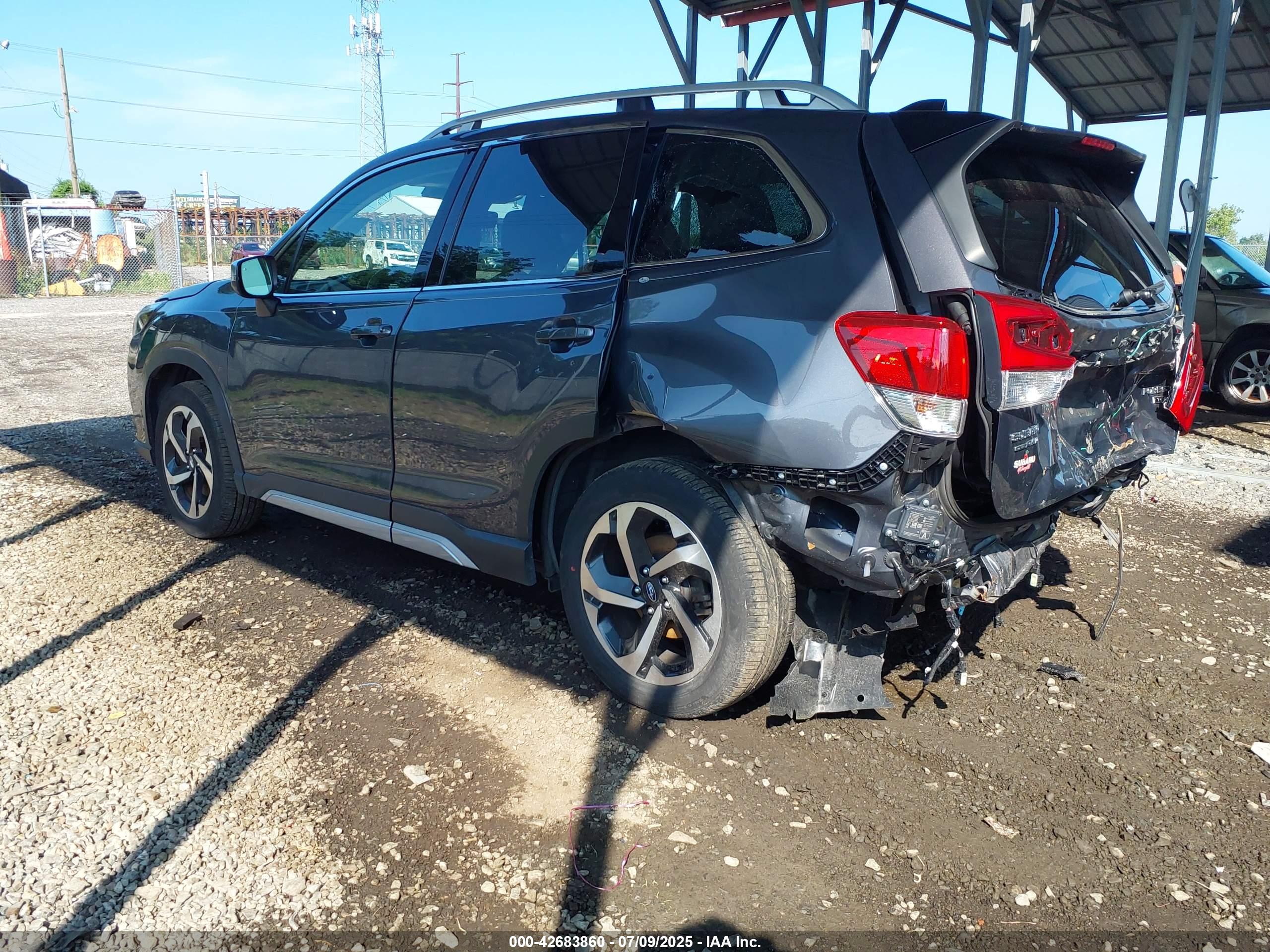 SUBARU FORESTER image 3