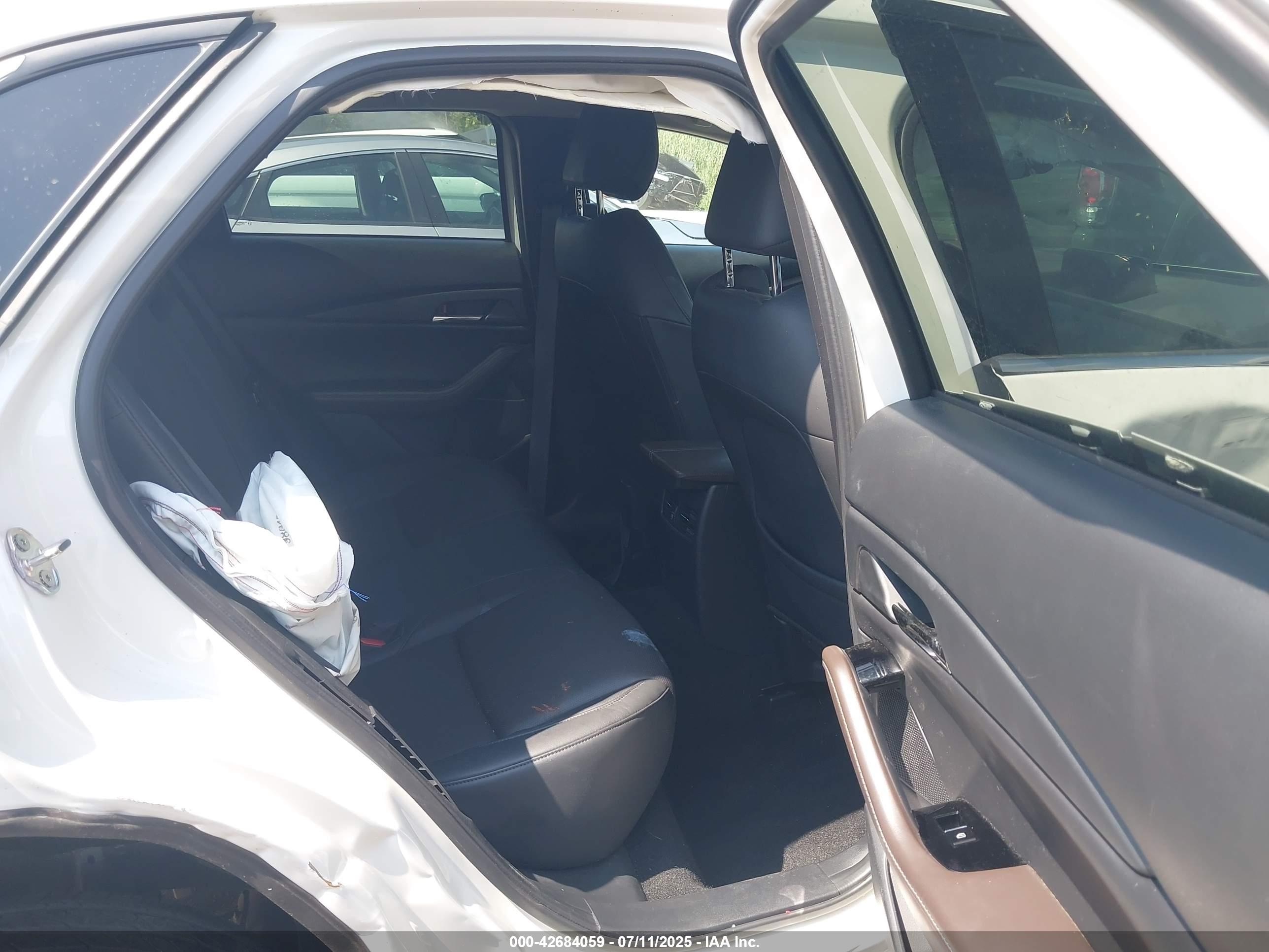 MAZDA CX-30 image 8