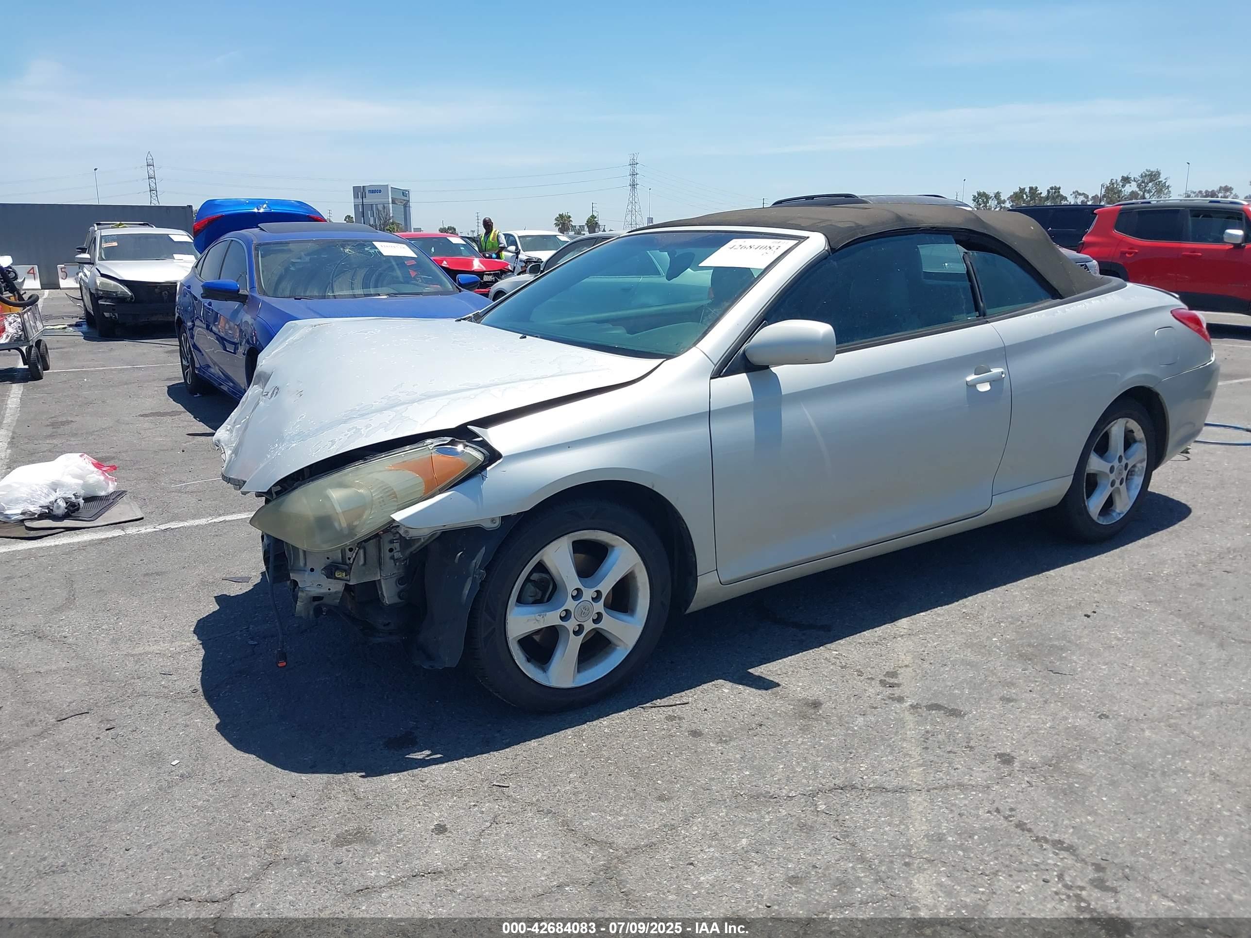 TOYOTA CAMRY image 2
