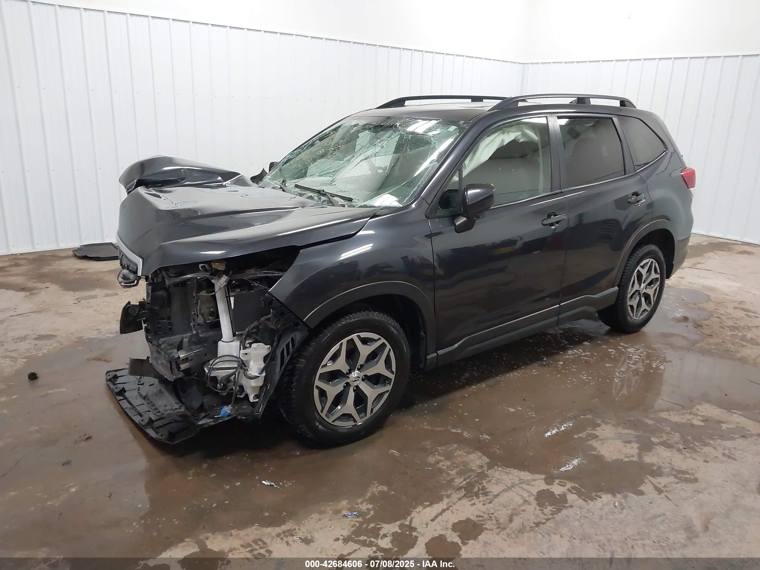 SUBARU FORESTER image 2